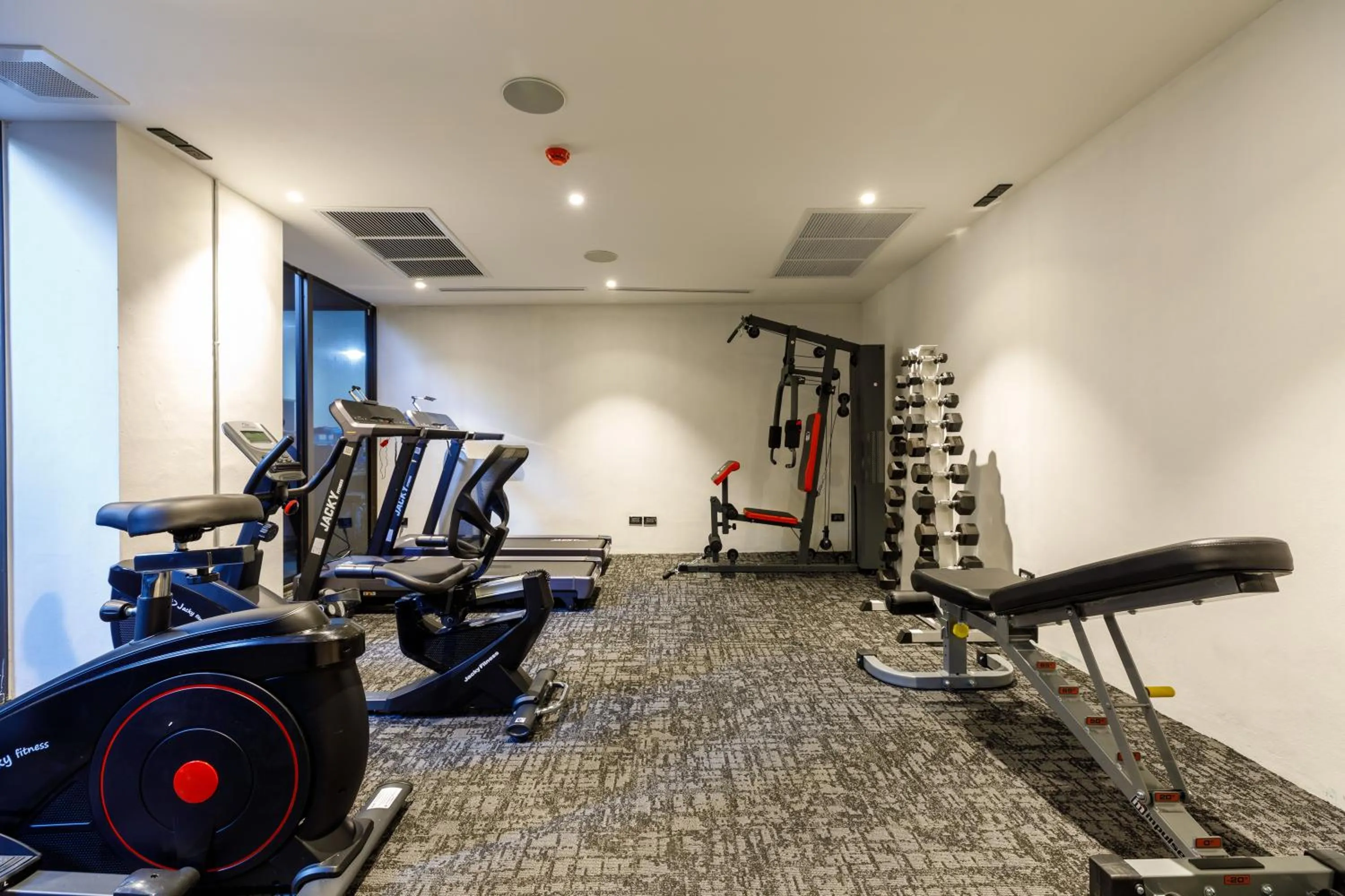 Fitness centre/facilities in Benjarong Hotel Bangkok Ratchada