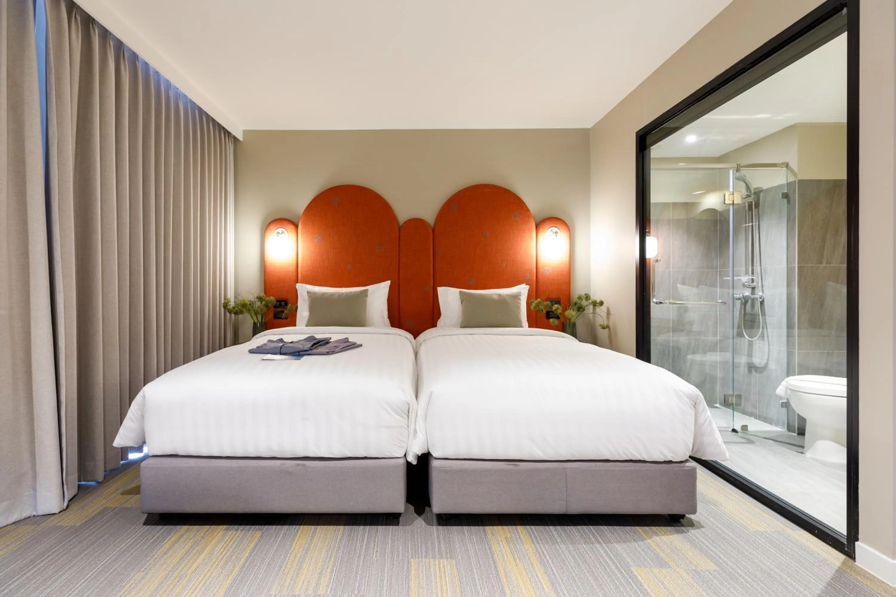 Bed in Benjarong Hotel Bangkok Ratchada