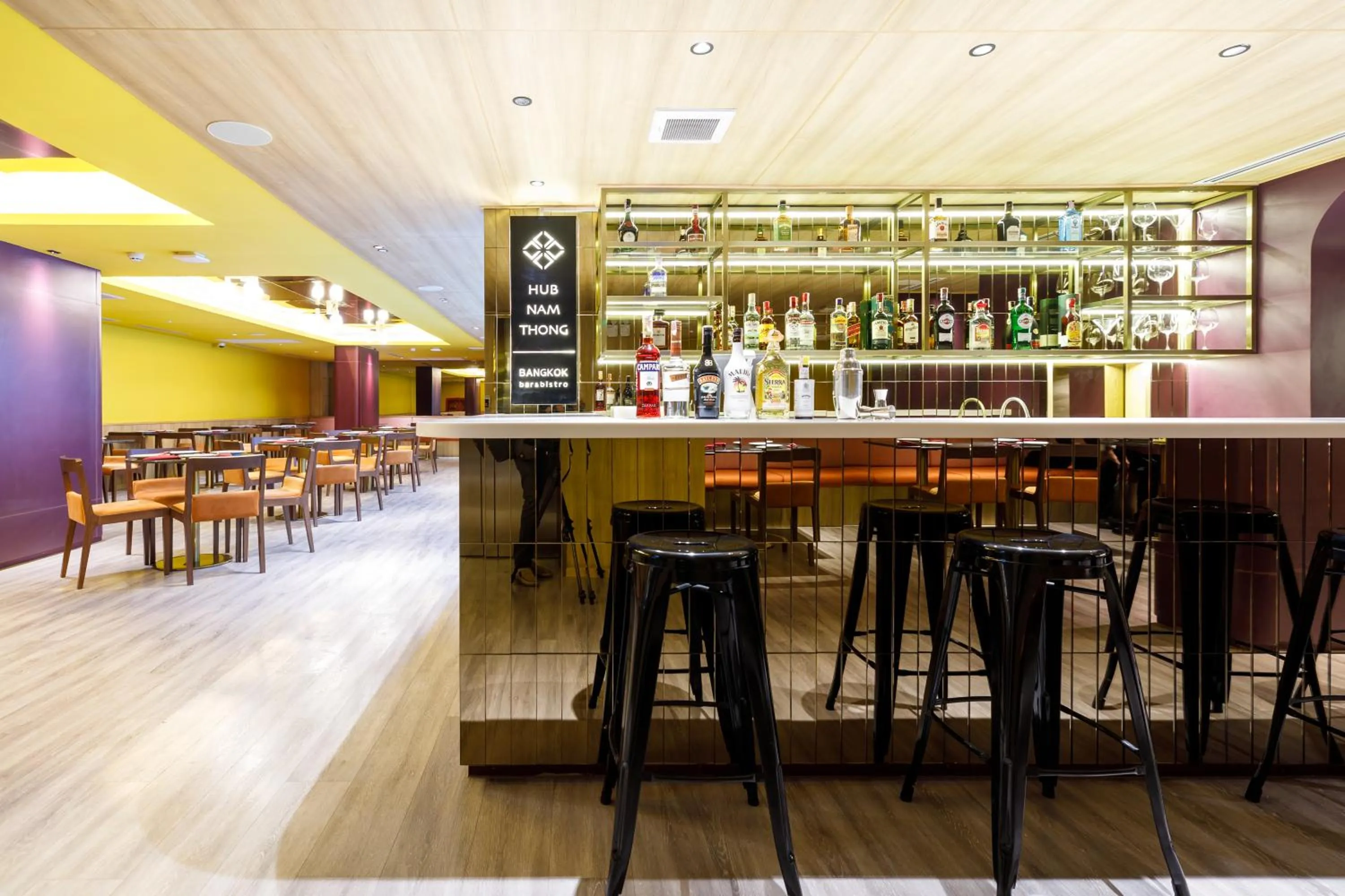 Lounge or bar in Benjarong Hotel Bangkok Ratchada