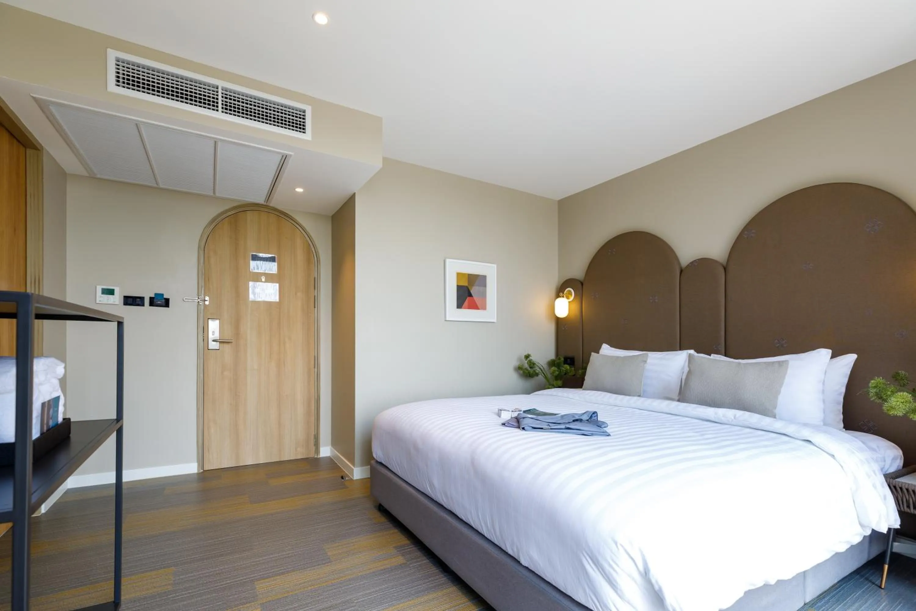 Bed in Benjarong Hotel Bangkok Ratchada