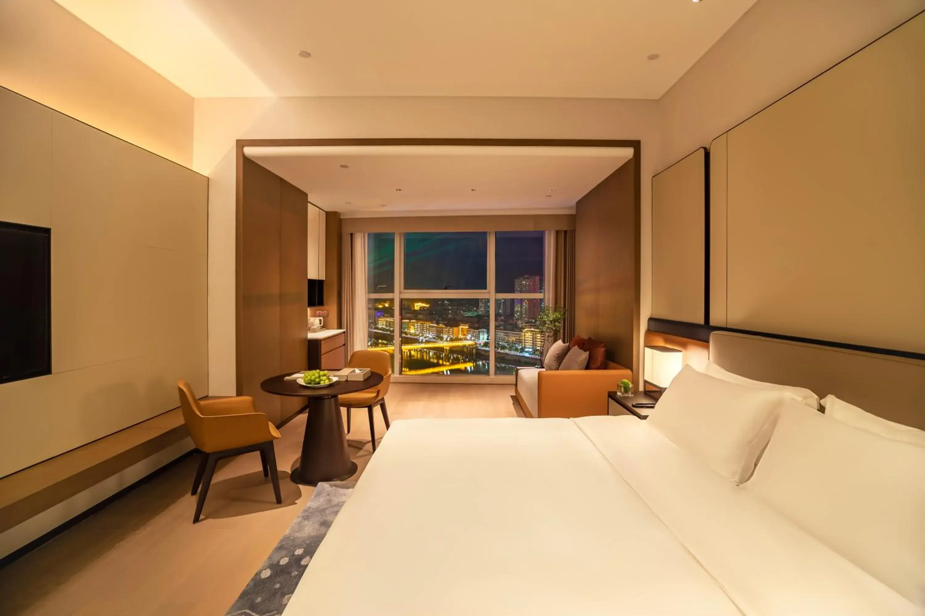Deluxe King Room with River View, Non-Smoking in Wyndham Grand Plaza Royale Yujia Anhua Deluxe King Room with River View, Non-Smoking in Wyndham Grand Plaza Royale Yujia Anhua