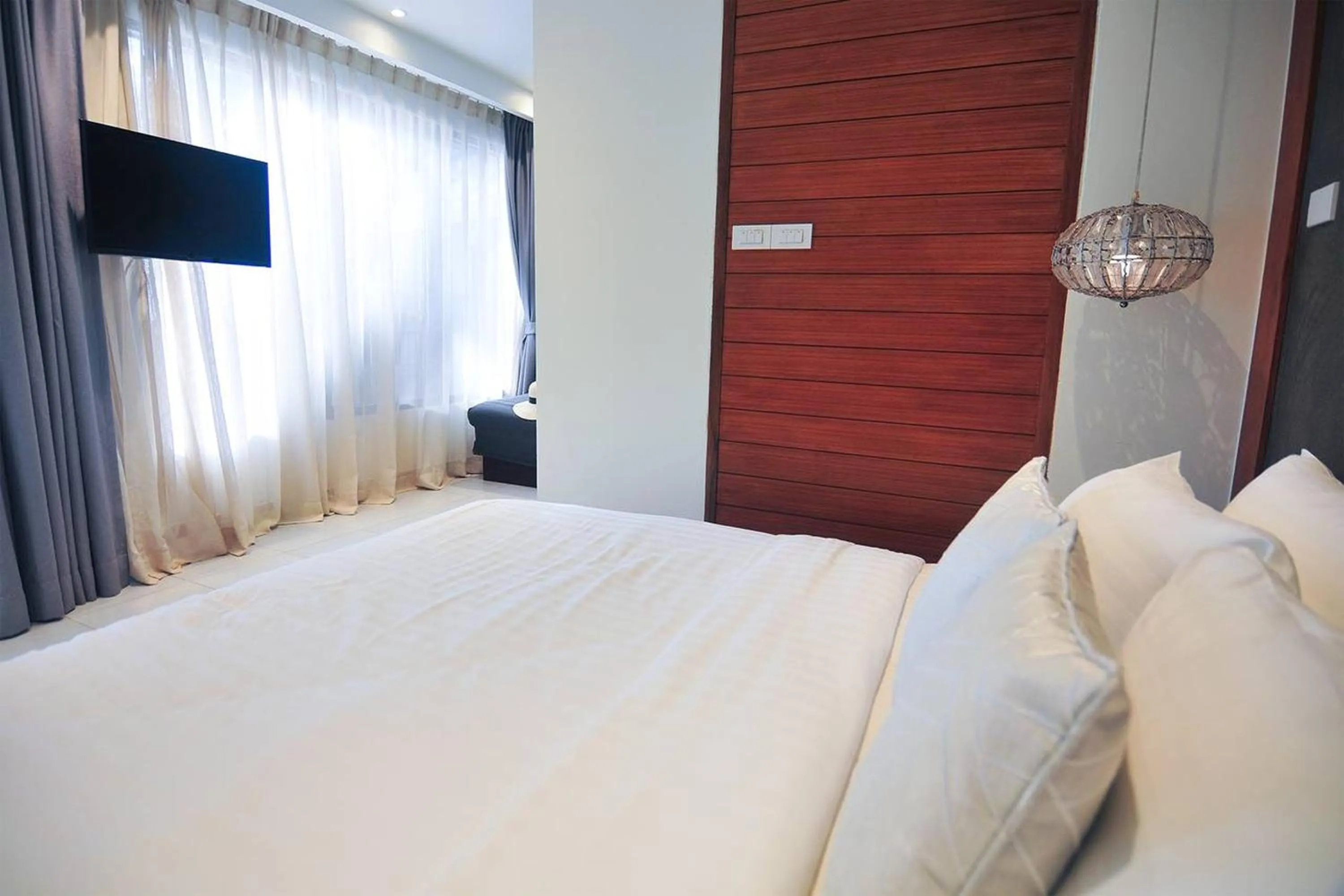 Bed in Koh Kwang Beach Resort