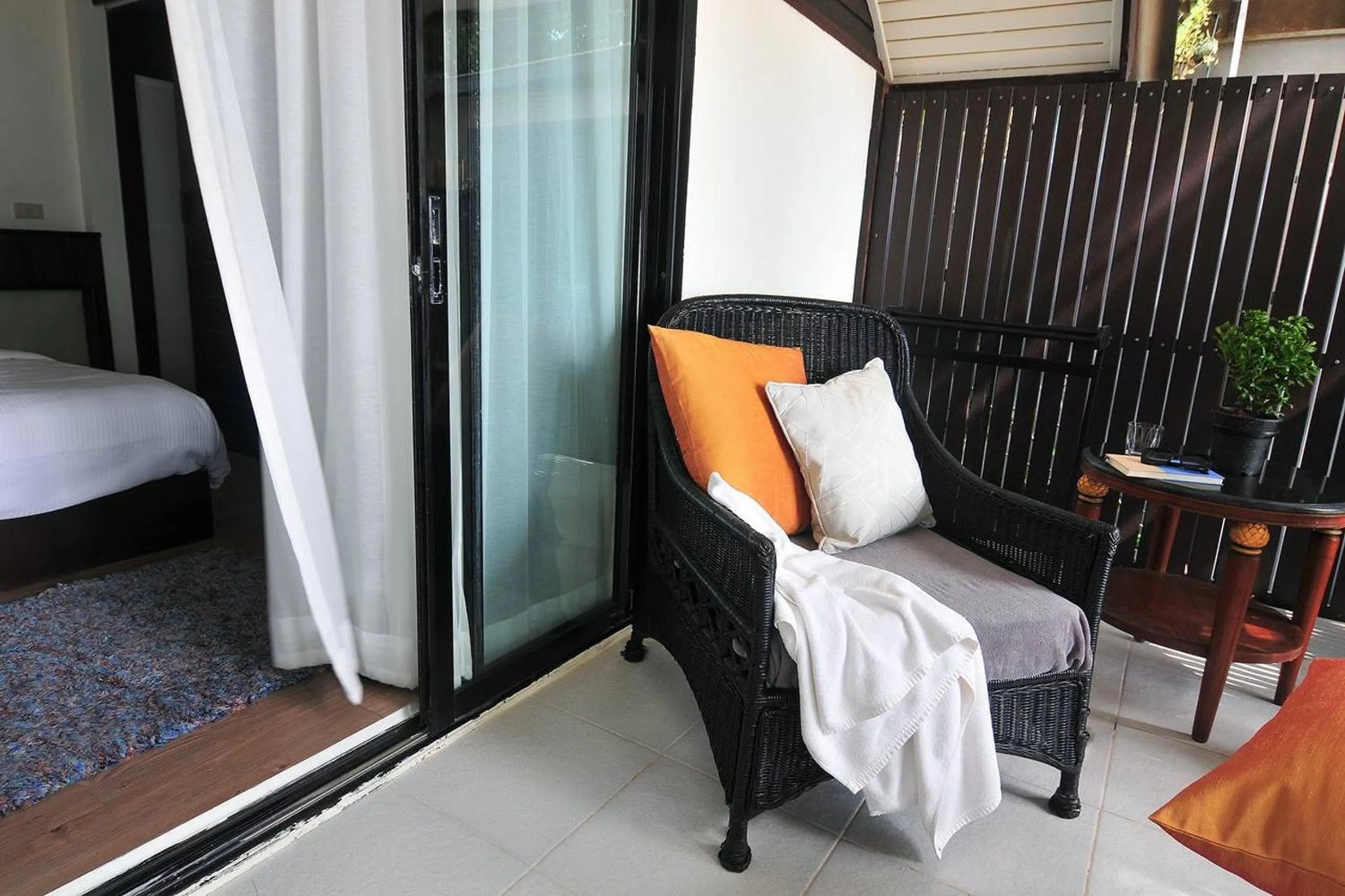 Balcony/Terrace, Bed in Koh Kwang Beach Resort