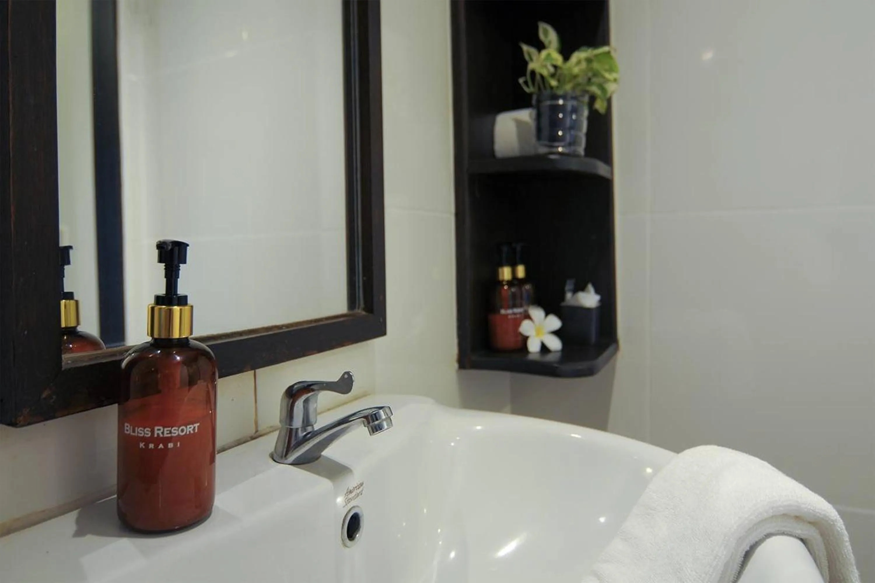 Bathroom in Koh Kwang Beach Resort