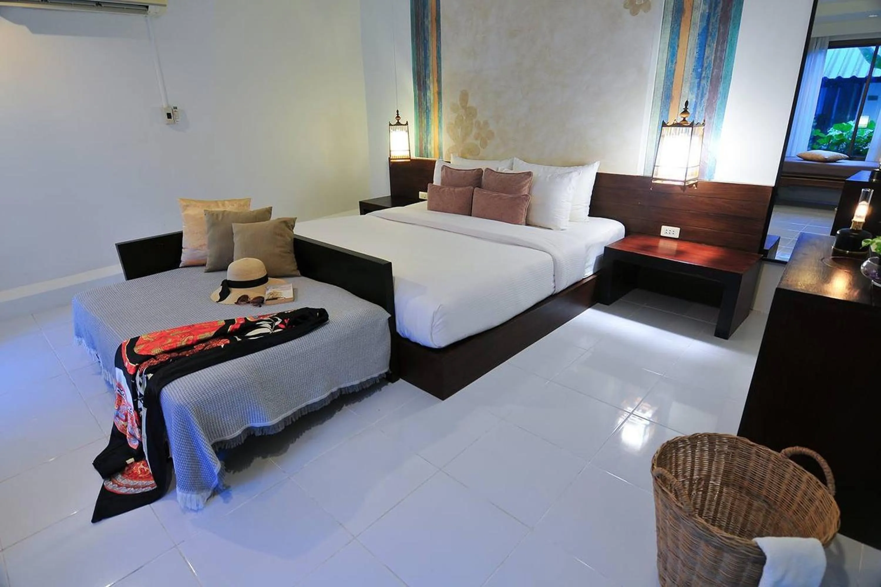 Bed in Koh Kwang Beach Resort