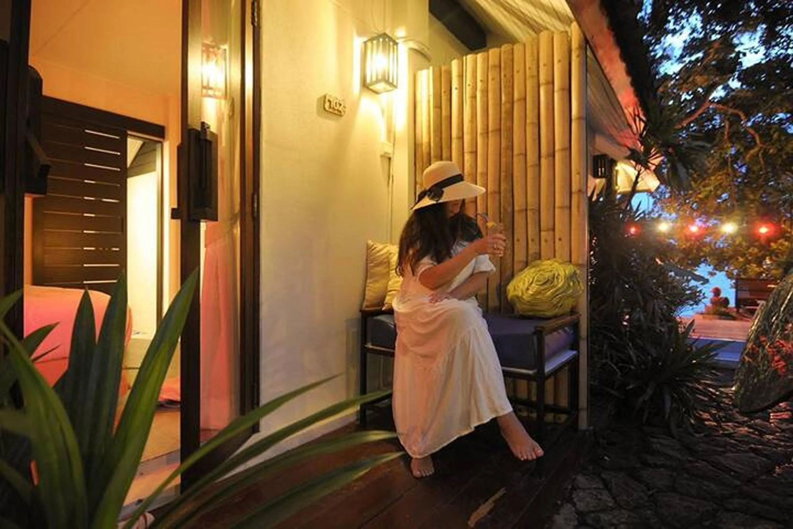 group of guests in Koh Kwang Beach Resort