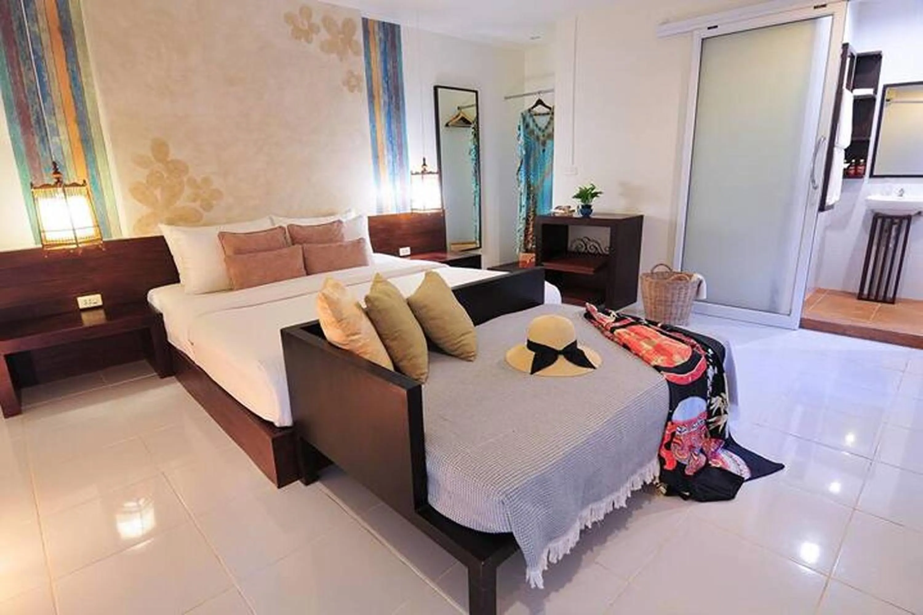 Bed in Koh Kwang Beach Resort