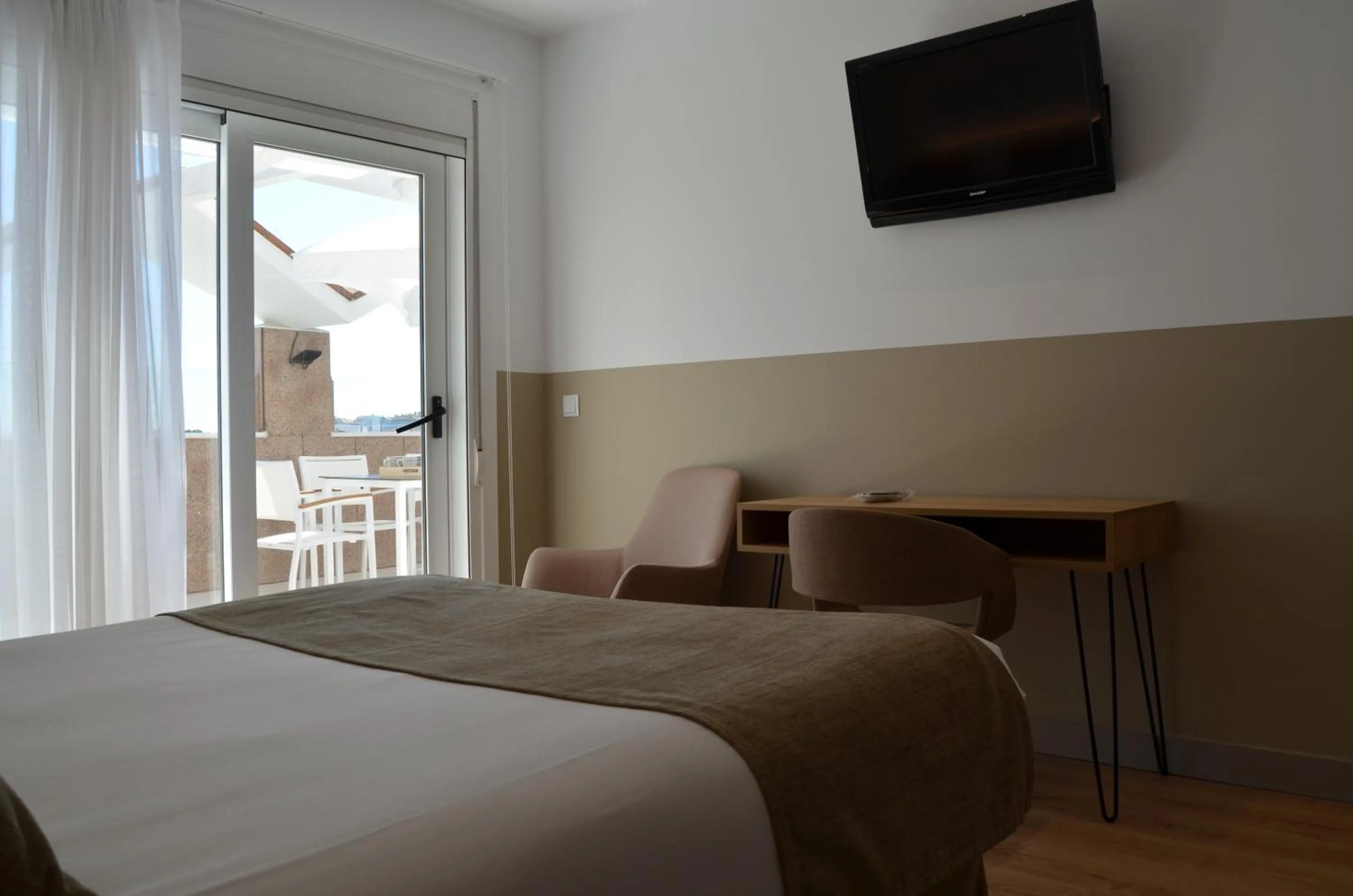 Photo of the whole room, Bed in Hotel Airiños 3*