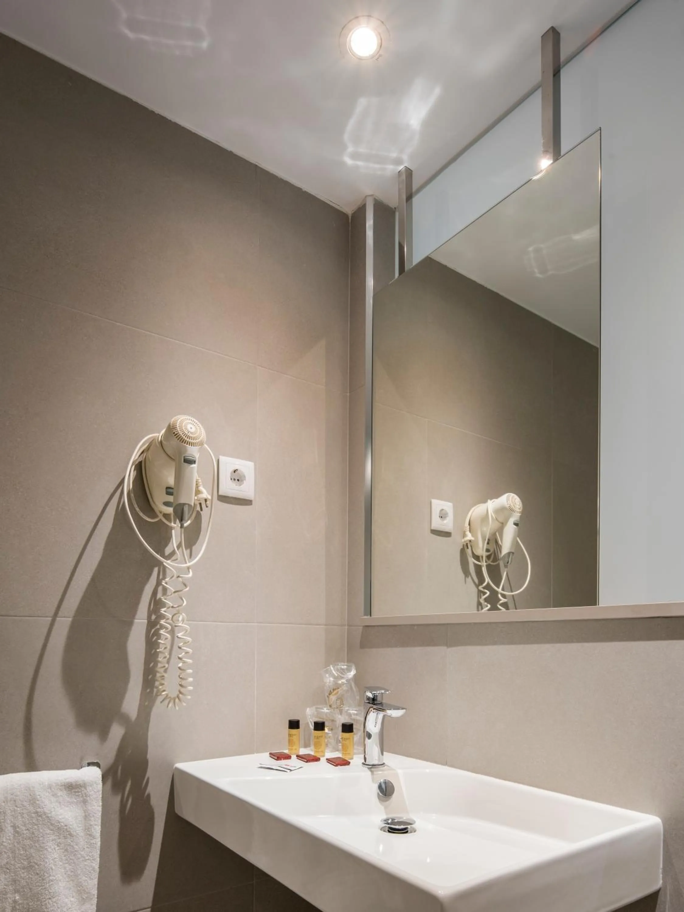 Bathroom in Hotel Airiños 3*