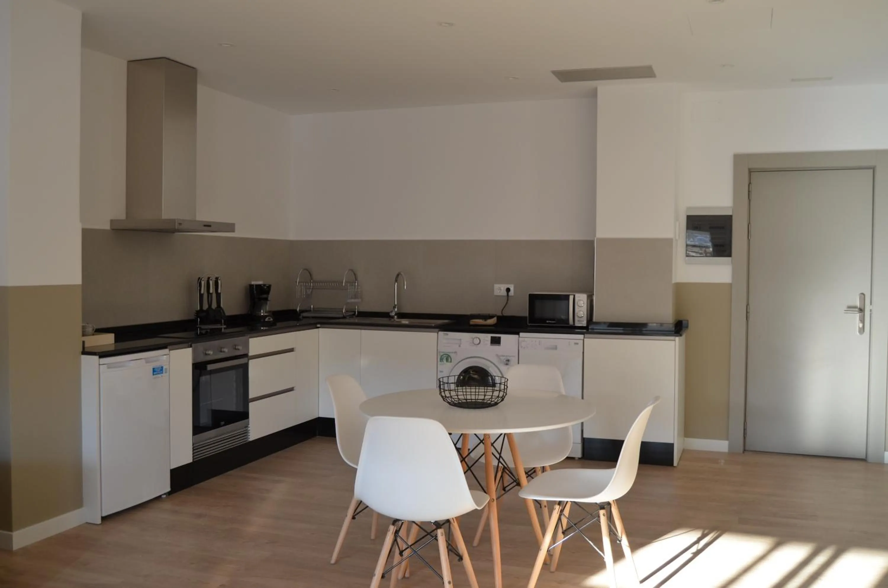 Kitchen or kitchenette in Hotel Airiños 3*