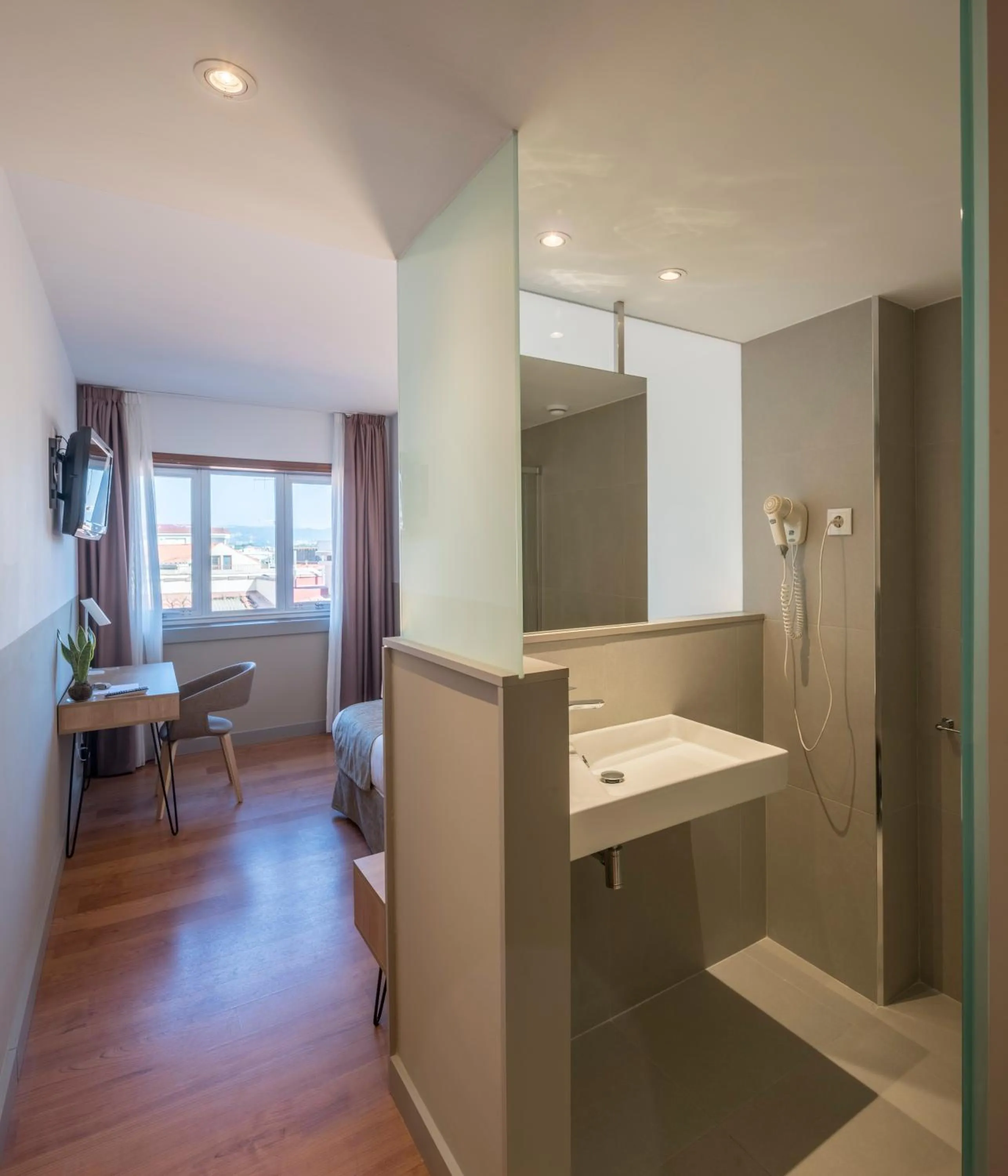 Bathroom in Hotel Airiños 3*