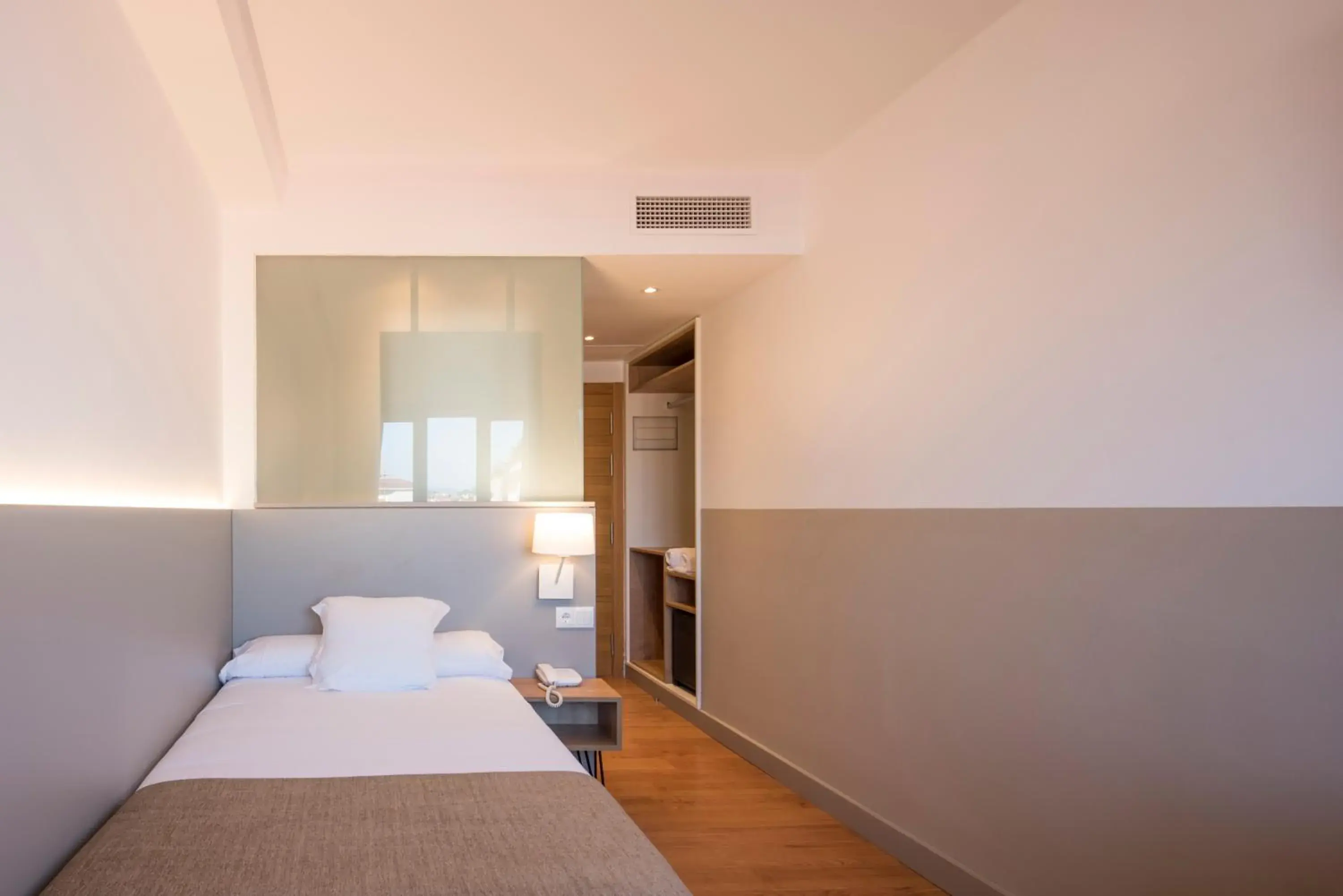 Single Room in Hotel Airiños 3* Single Room in Hotel Airiños 3*