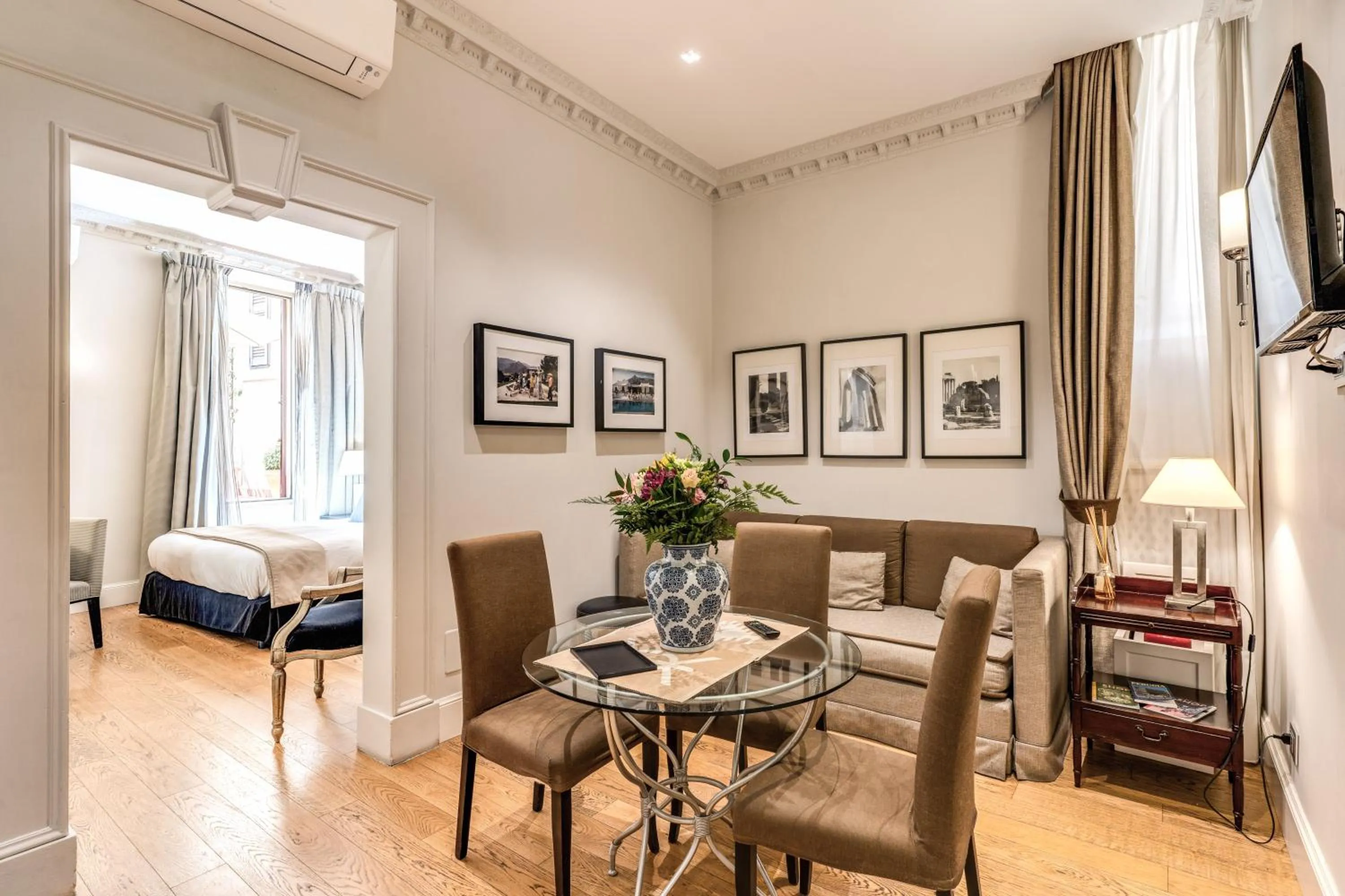 Dining area, Bed in Via Napoli Apartments