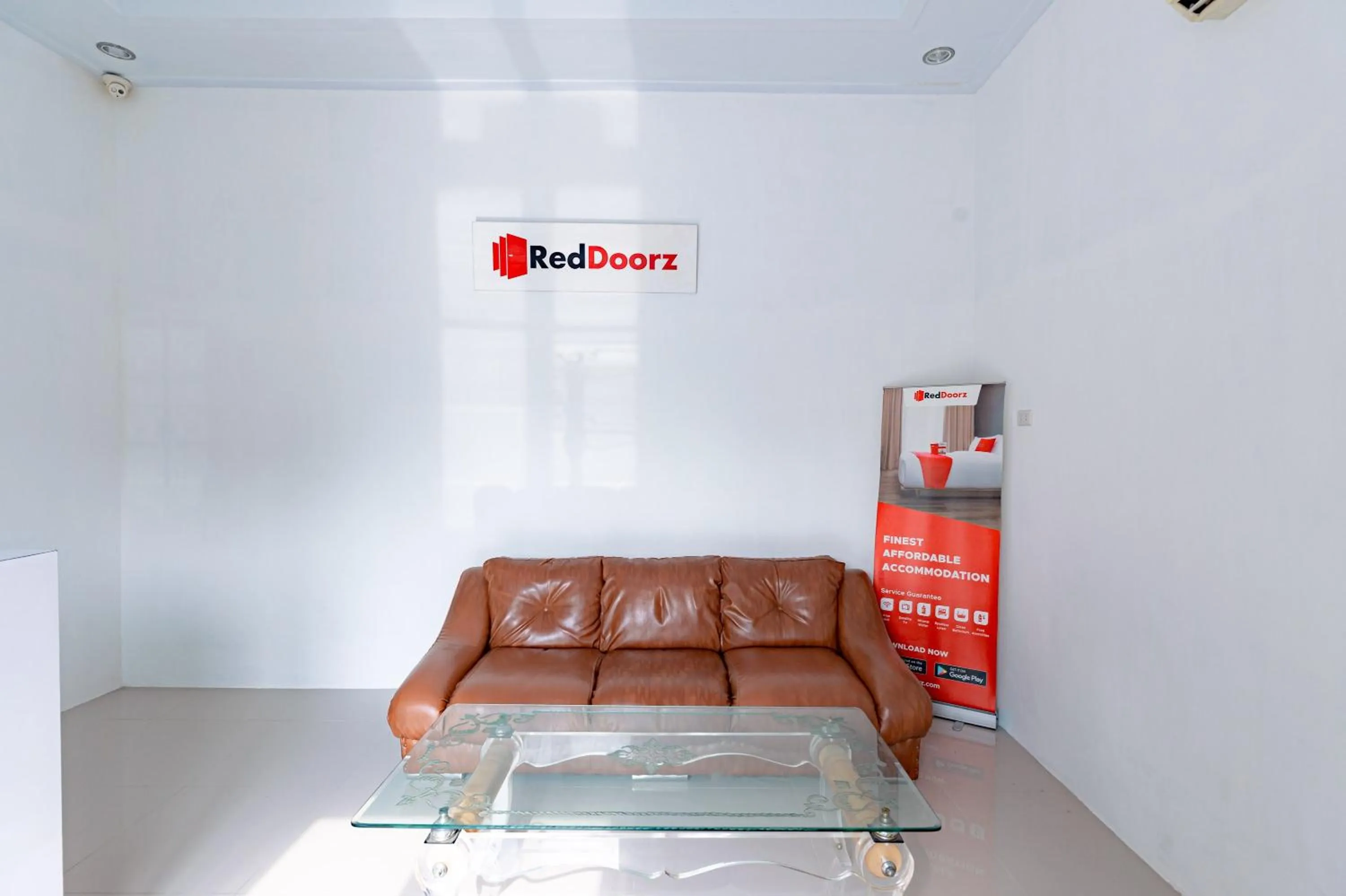 Living room in RedDoorz Syariah near UISU Medan