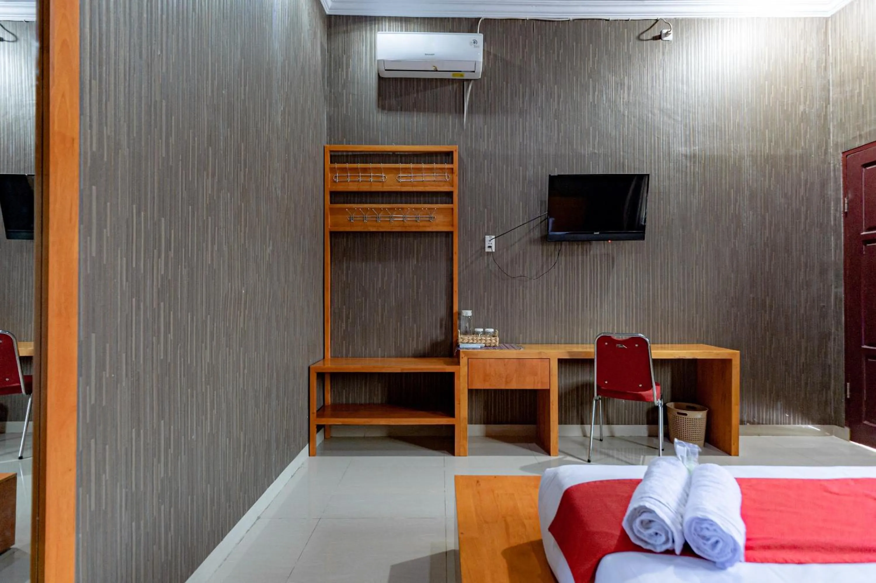 Bedroom, Bed in RedDoorz Syariah near UISU Medan