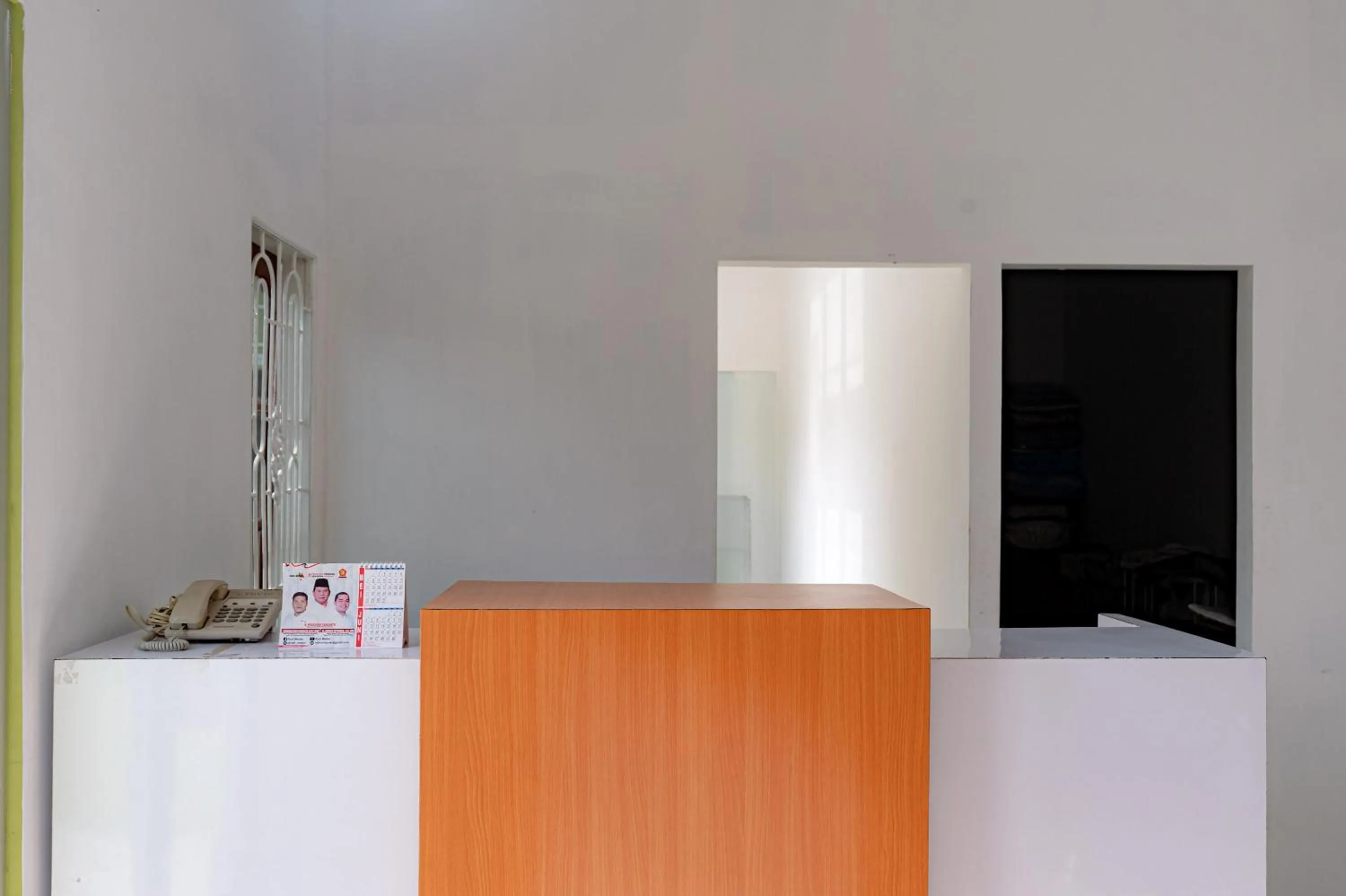 Lobby or reception in RedDoorz Syariah near UISU Medan