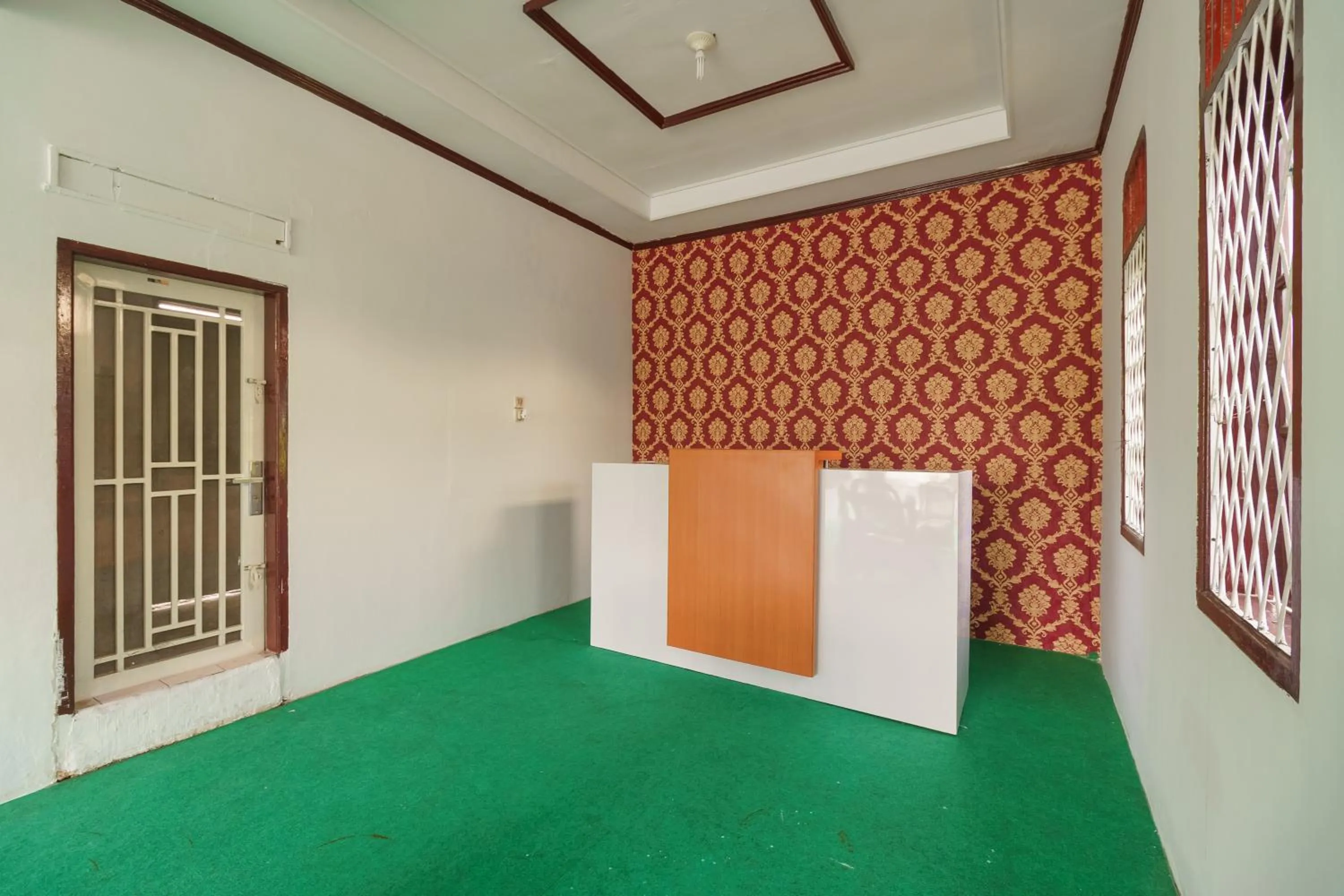 Lobby or reception in RedDoorz Syariah near UISU Medan