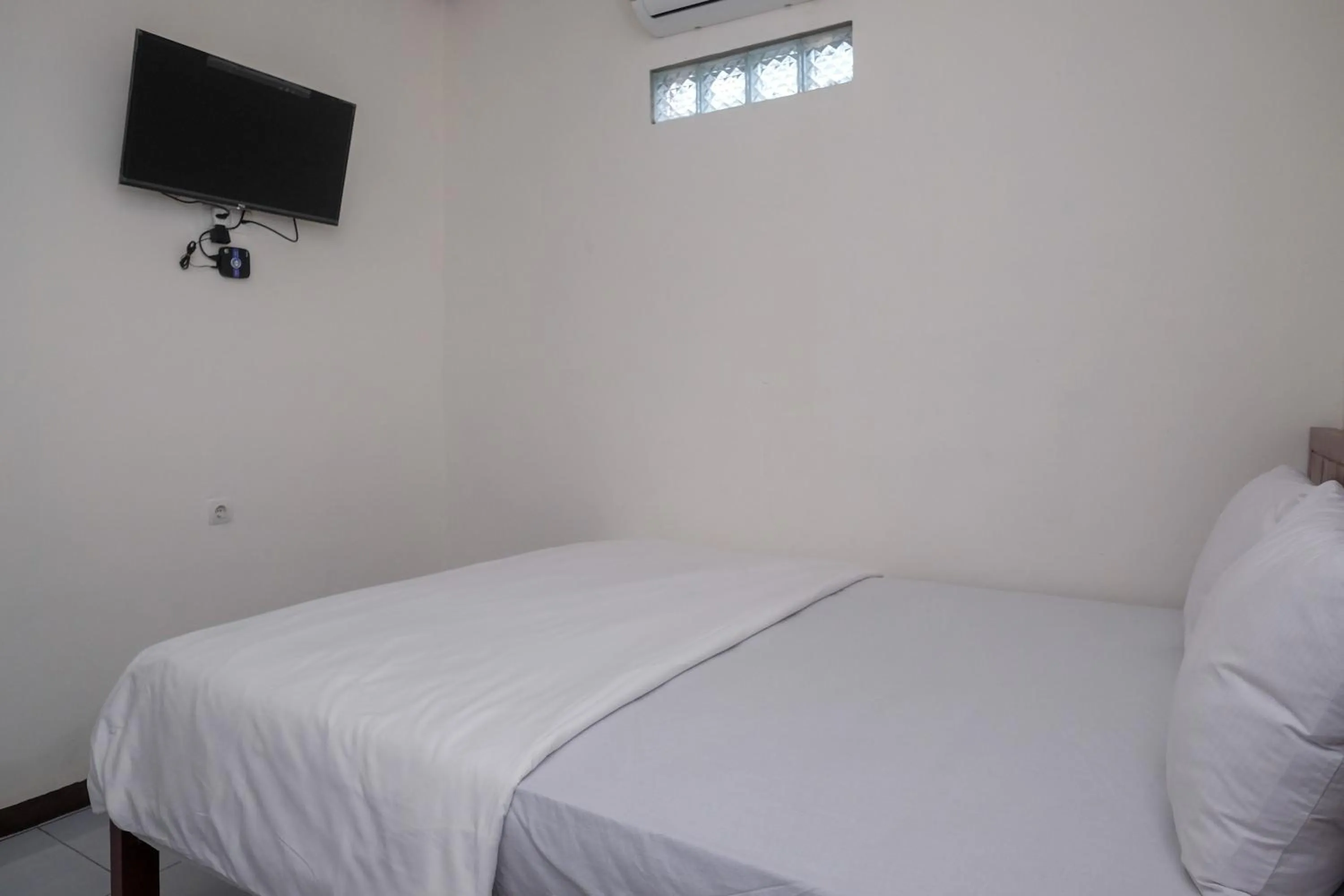 Bedroom, Bed in Urbanview Syariah Zidney 3 Salatiga by RedDoorz