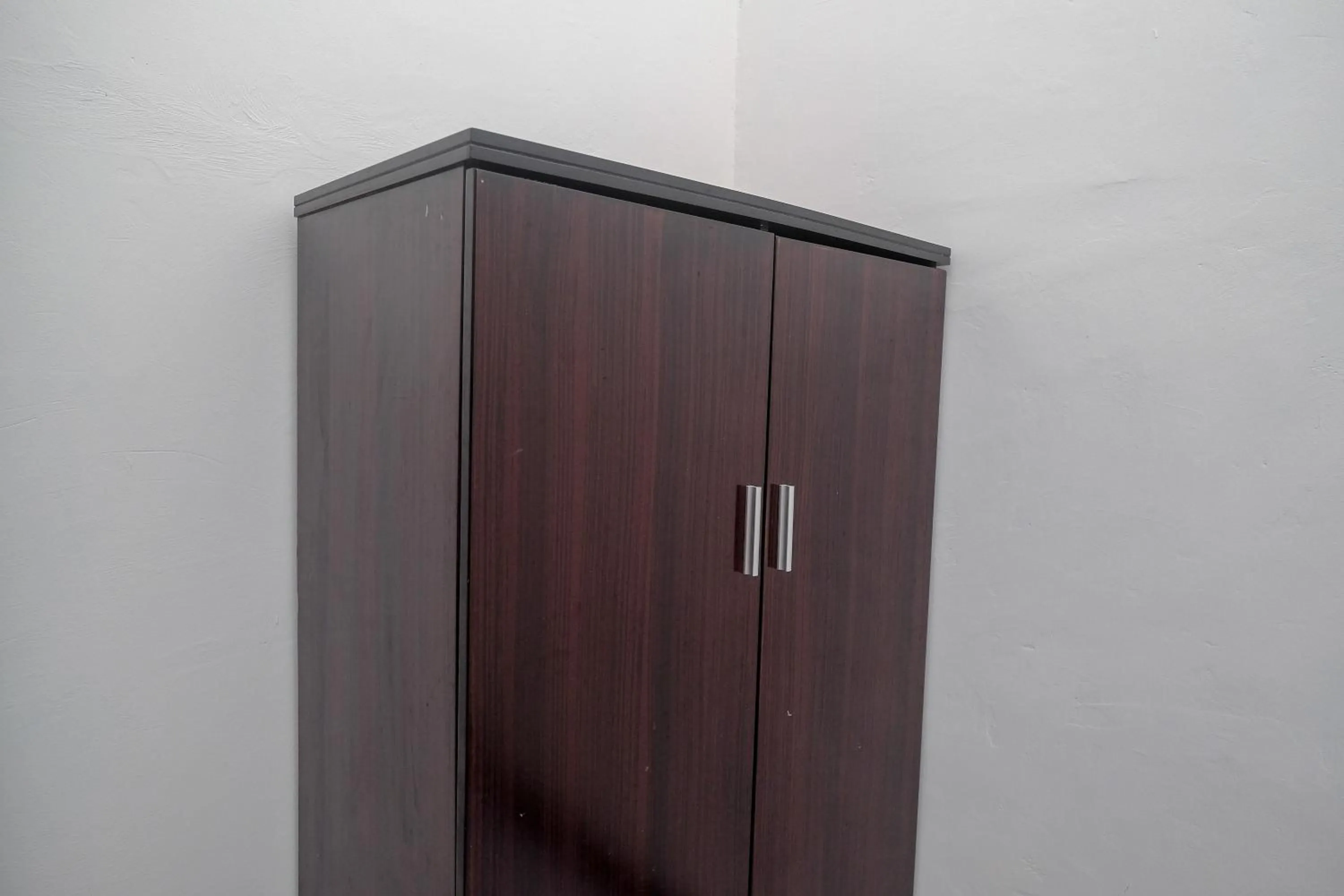 wardrobe in Urbanview Syariah Zidney 3 Salatiga by RedDoorz