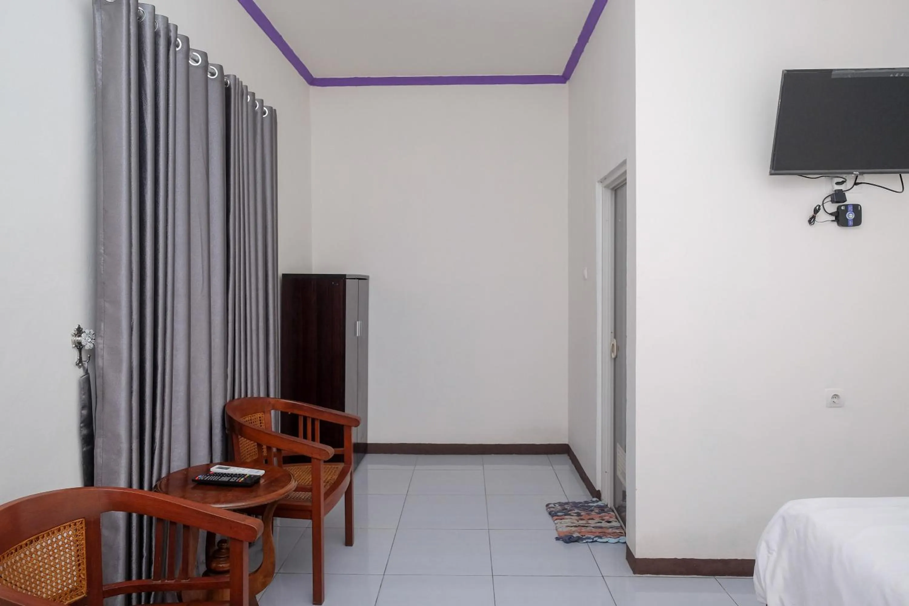 hair dresser in Urbanview Syariah Zidney 3 Salatiga by RedDoorz