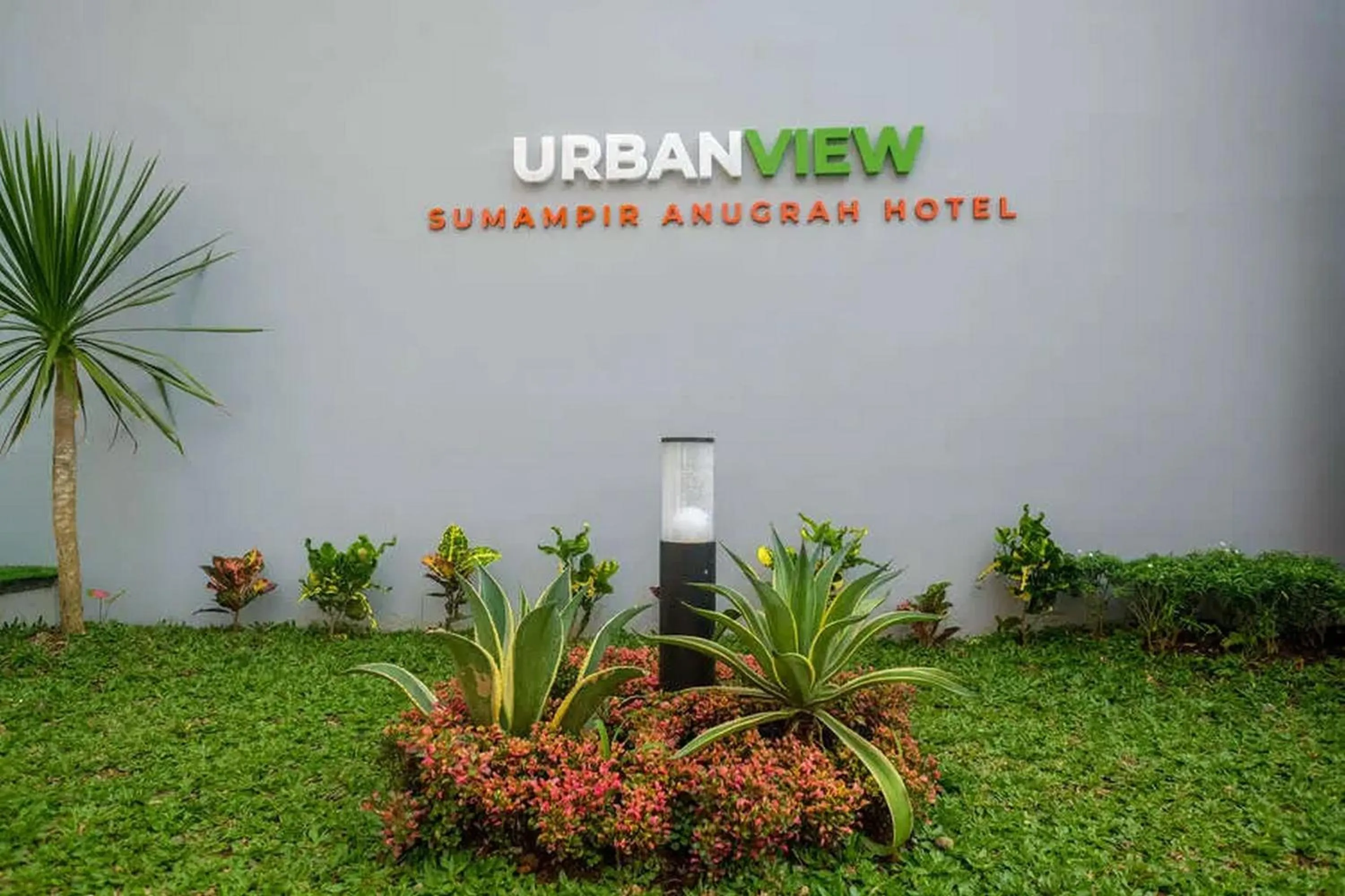 Property logo or sign in Urbanview Sumampir Anugrah Purwokerto by RedDoorz