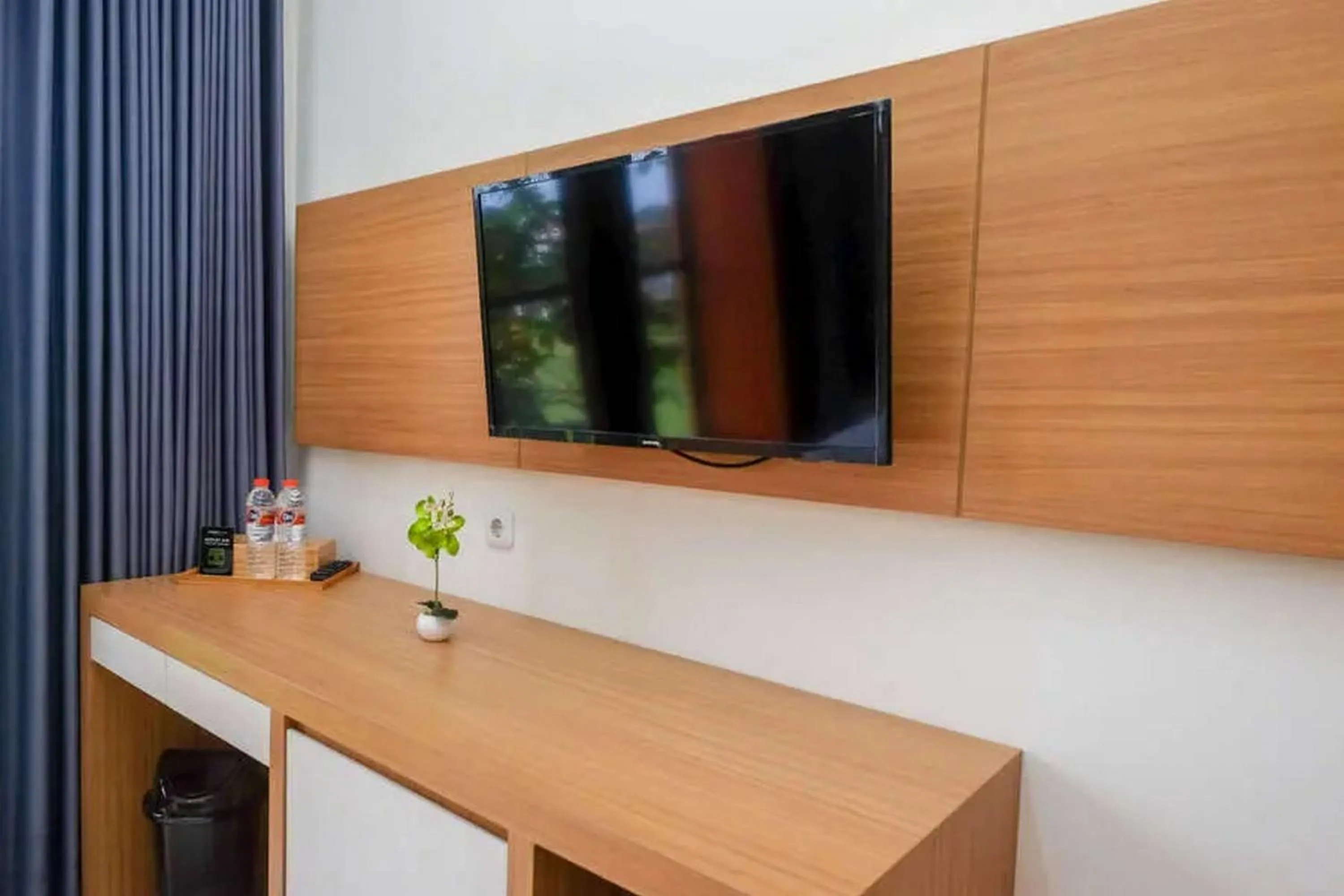 TV and multimedia in Urbanview Sumampir Anugrah Purwokerto by RedDoorz