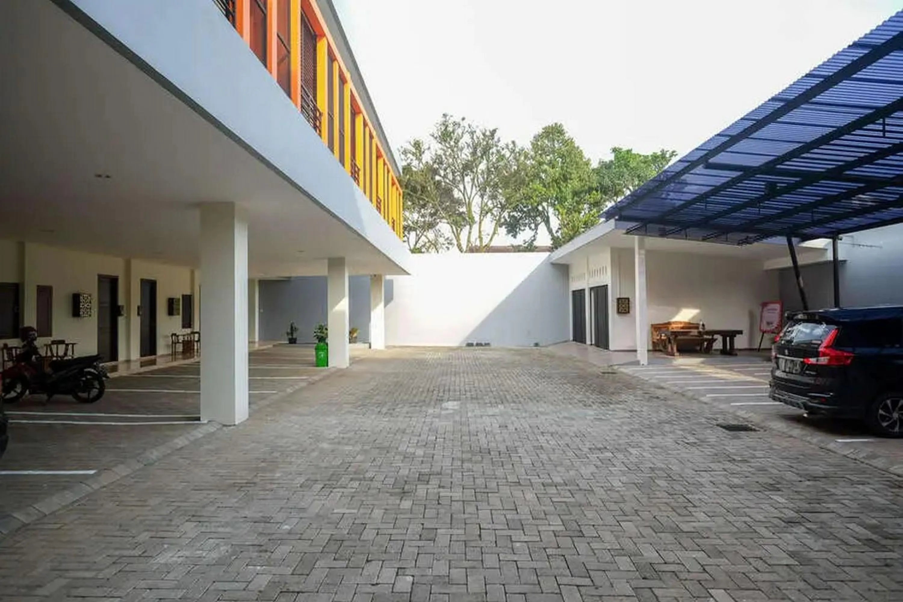 Parking in Urbanview Sumampir Anugrah Purwokerto by RedDoorz