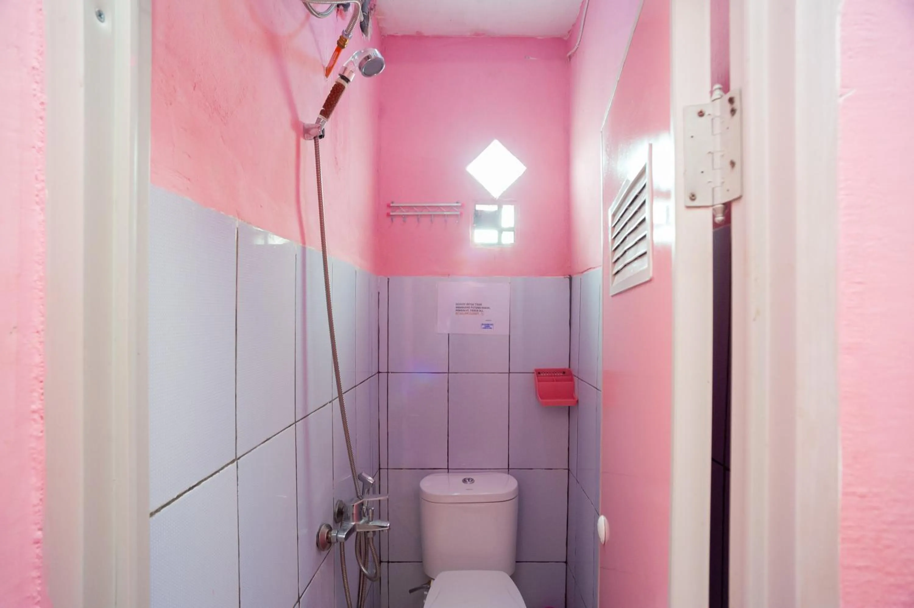 Bathroom in RedDoorz near Simpang Bandara SMB II