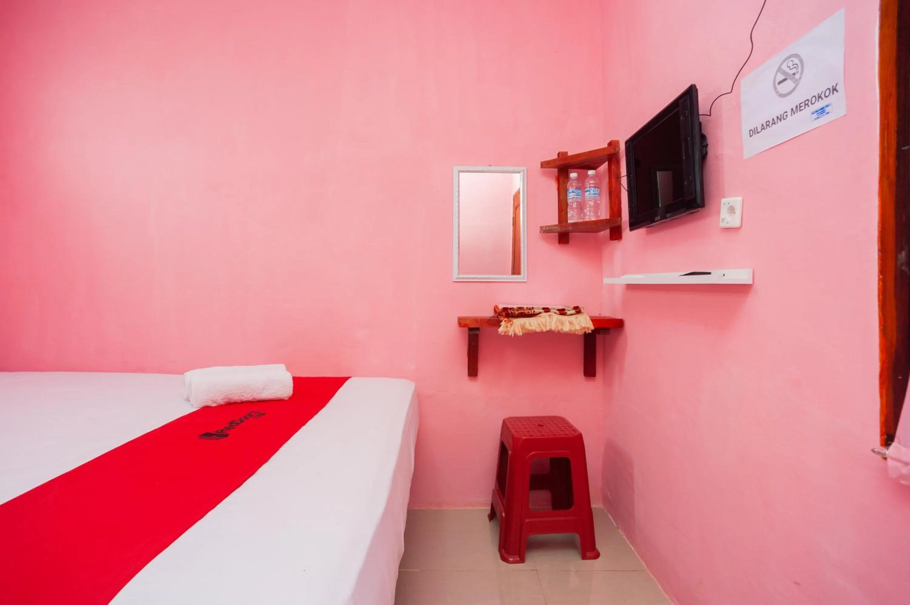 TV and multimedia, Bed in RedDoorz near Simpang Bandara SMB II