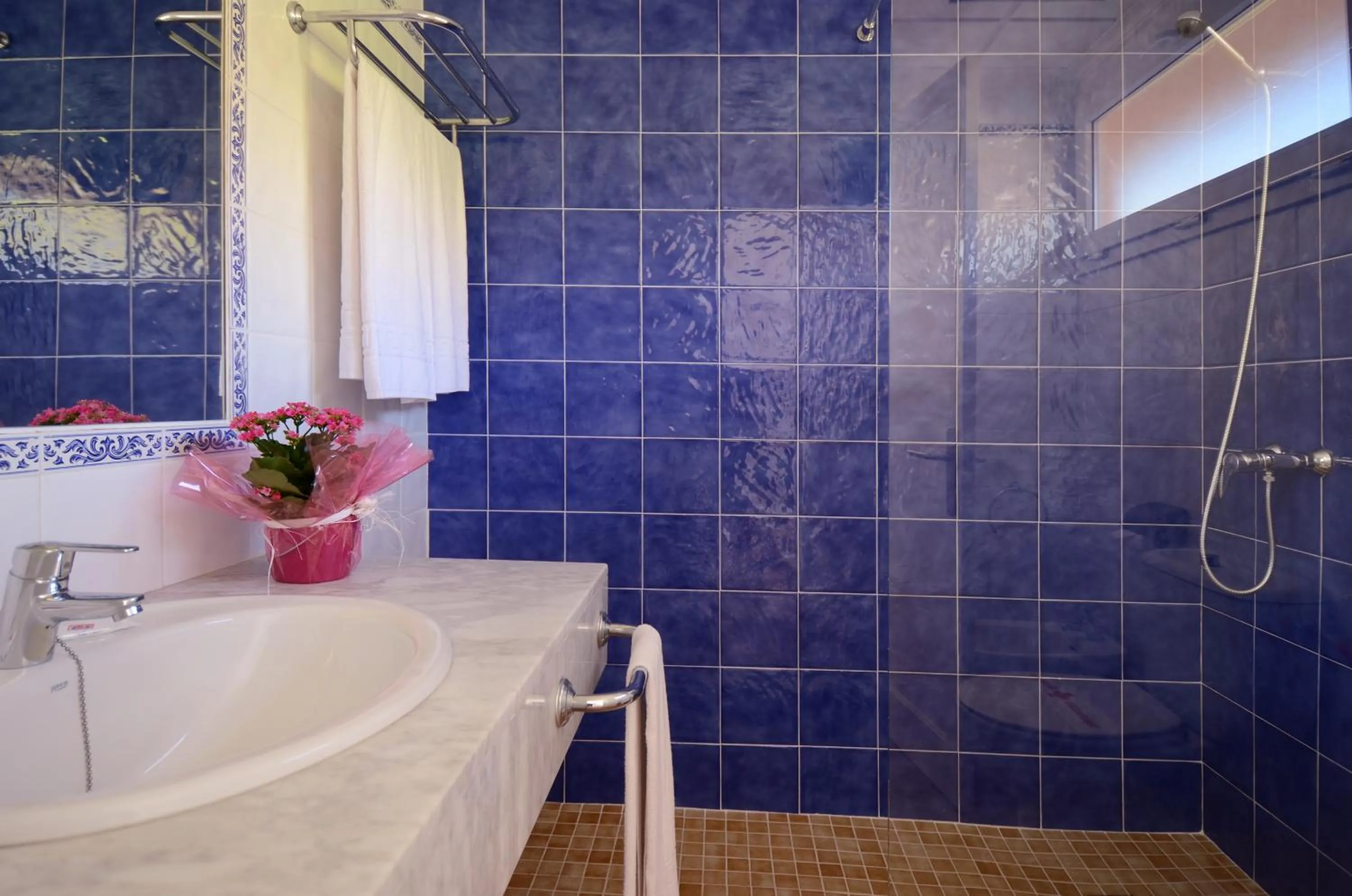 Bathroom in Apartamentos Mar Blau