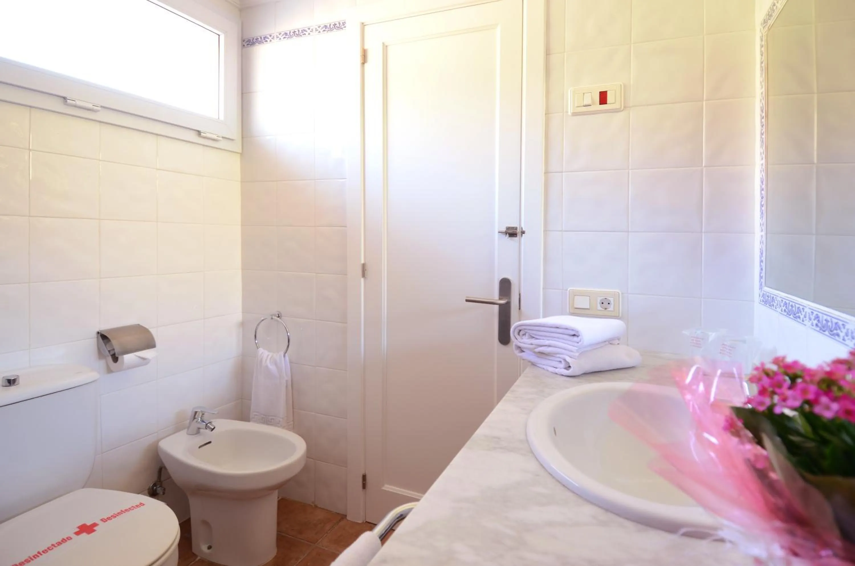 Bathroom in Apartamentos Mar Blau