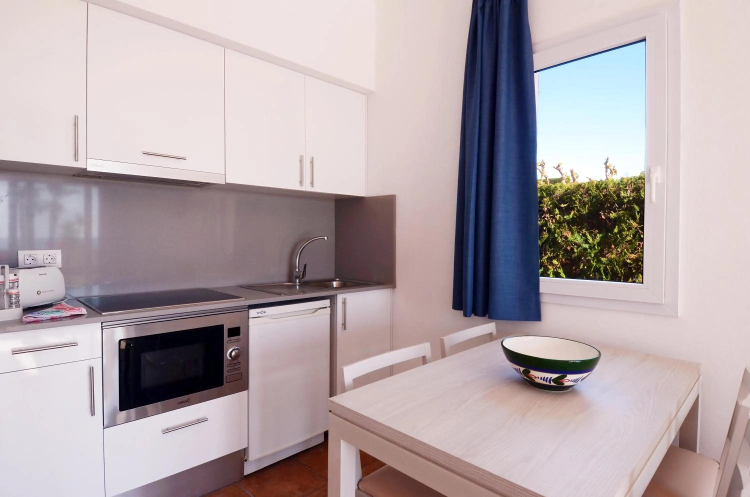 Kitchen or kitchenette in Apartamentos Mar Blau