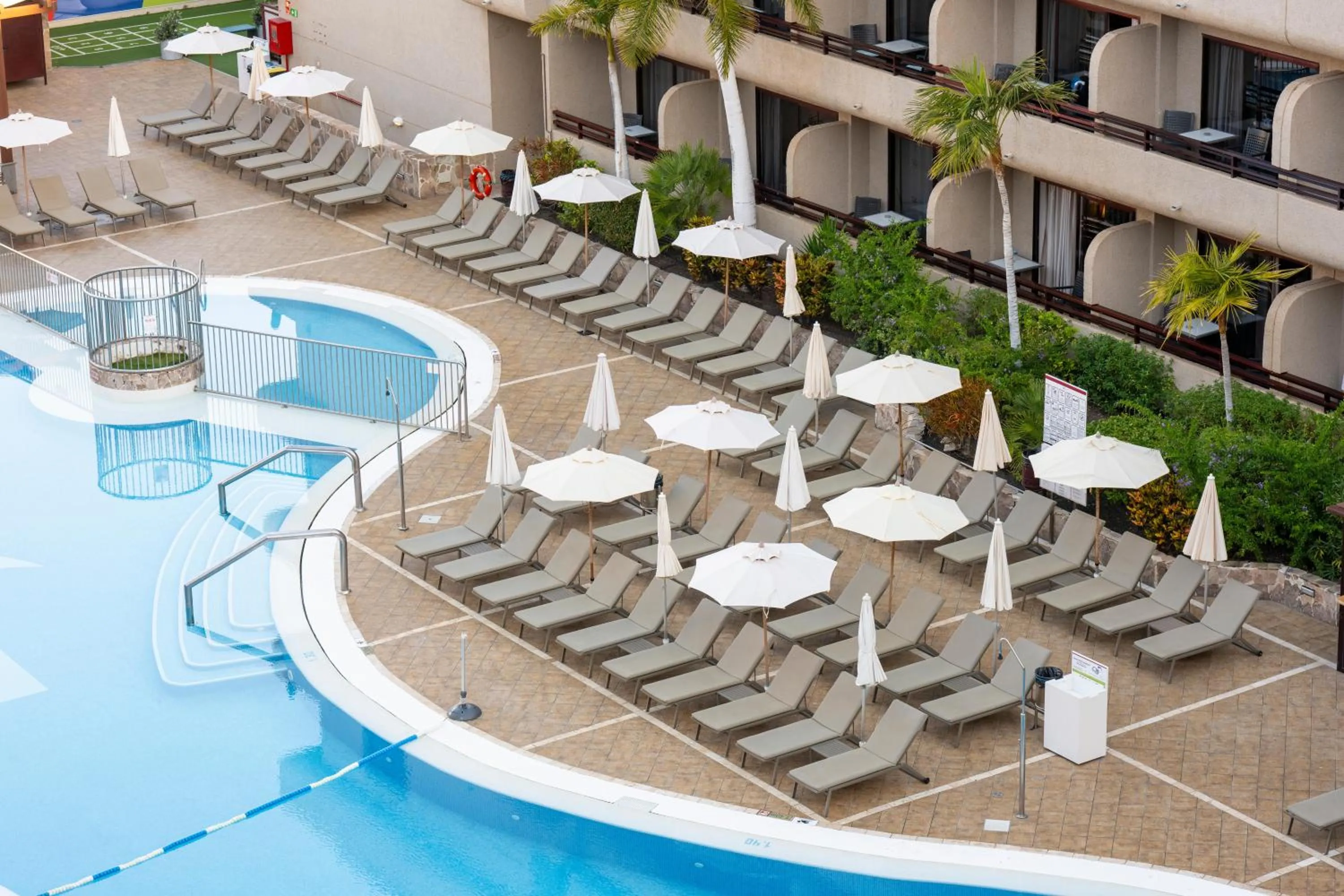 Swimming pool in GF Fañabe