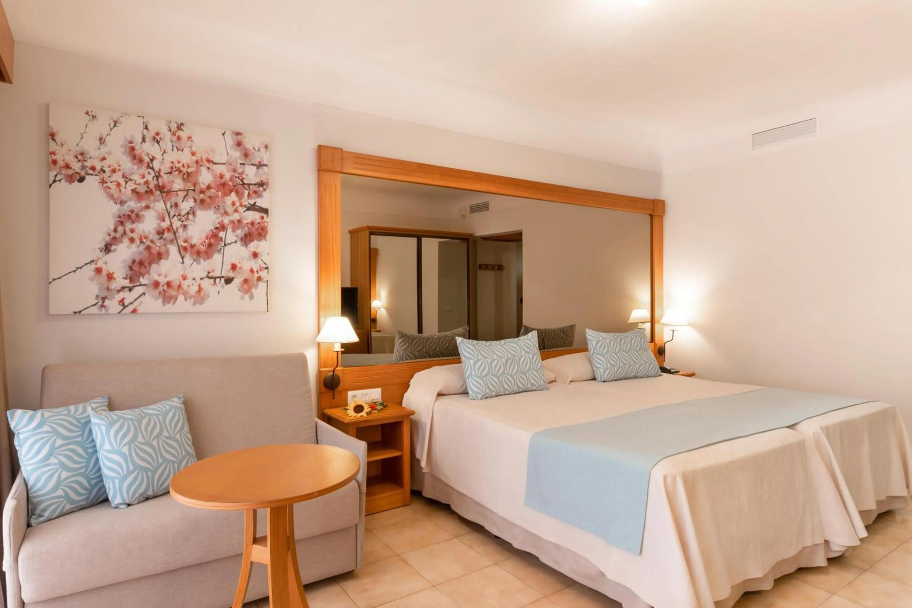 Photo of the whole room, Bed in GF Fañabe