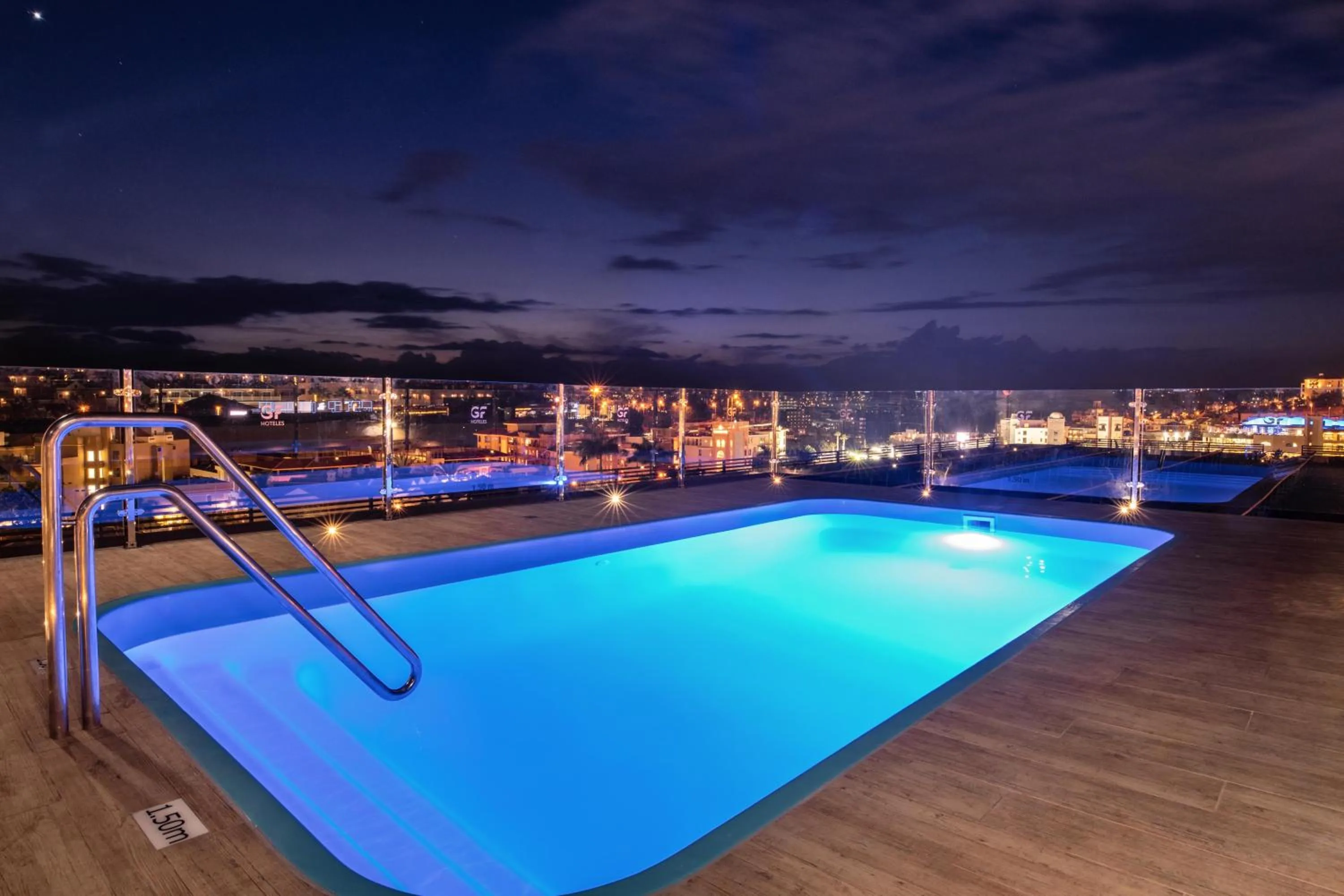 Swimming pool in GF Fañabe