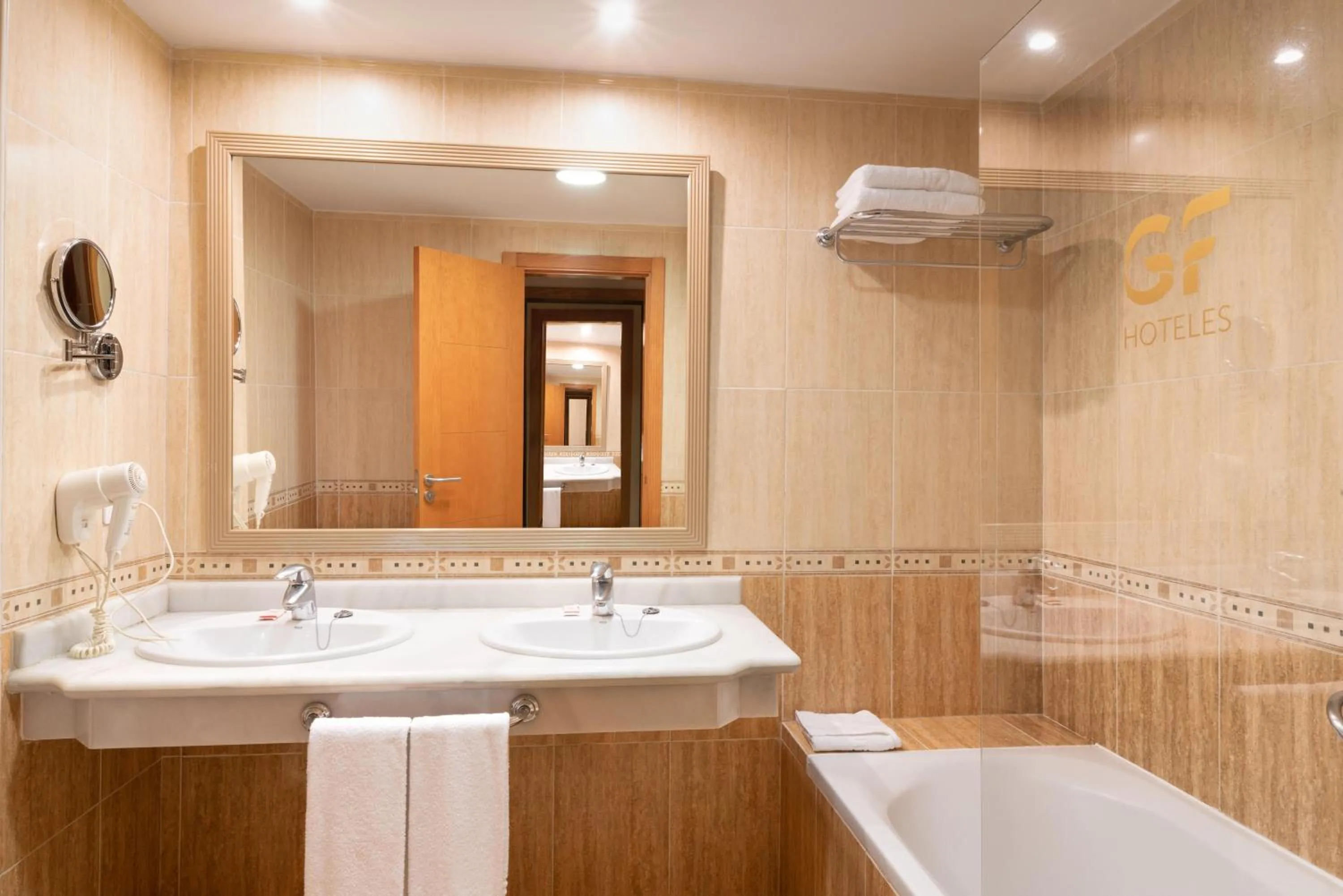 Bathroom in GF Fañabe