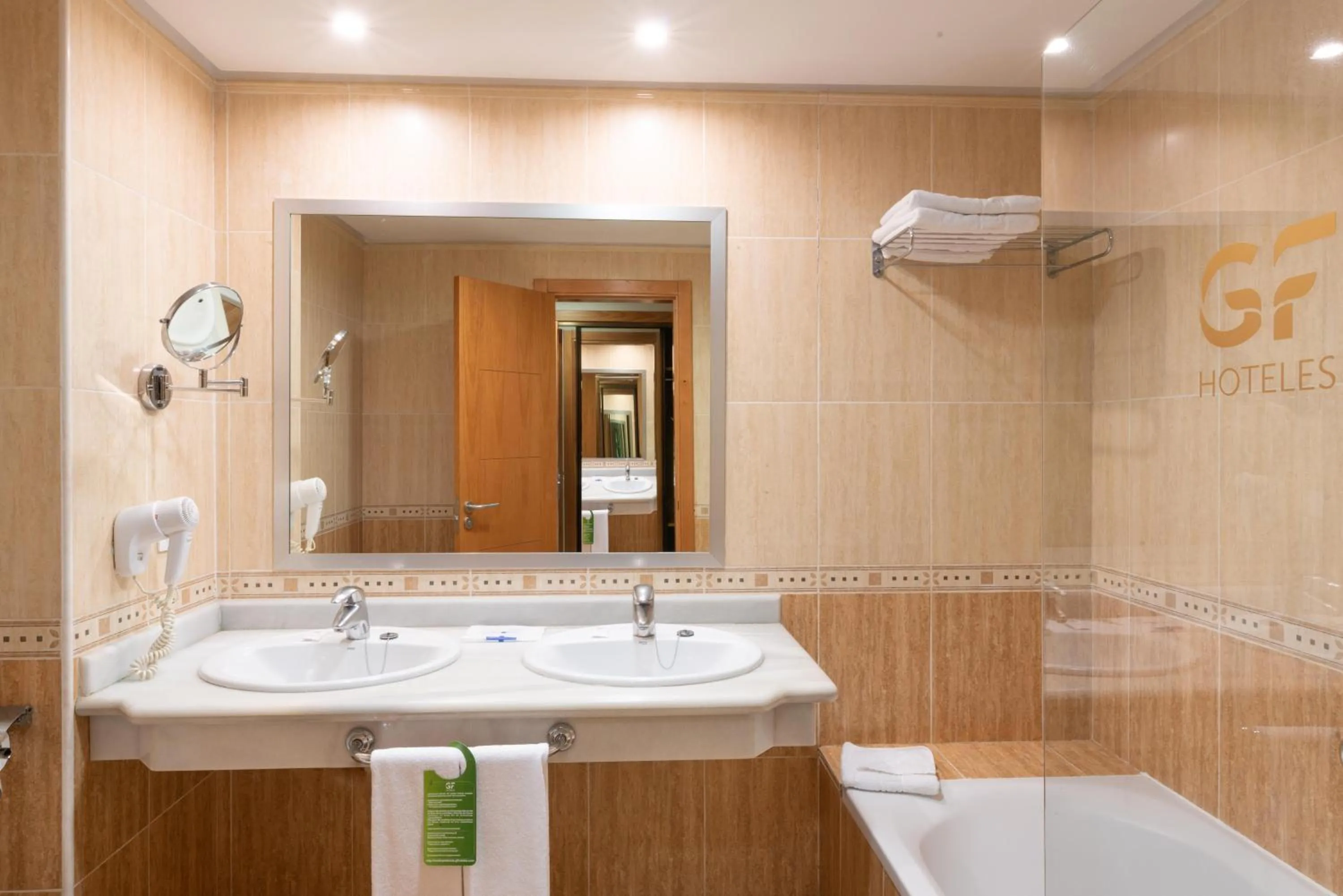 Bathroom in GF Fañabe