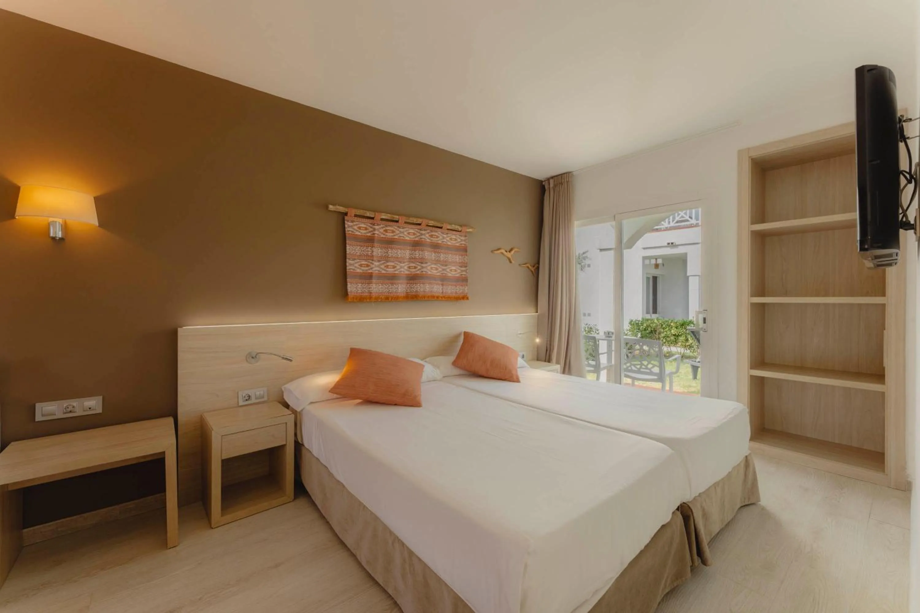 Photo of the whole room, Bed in Garden Saladina - Adults Only