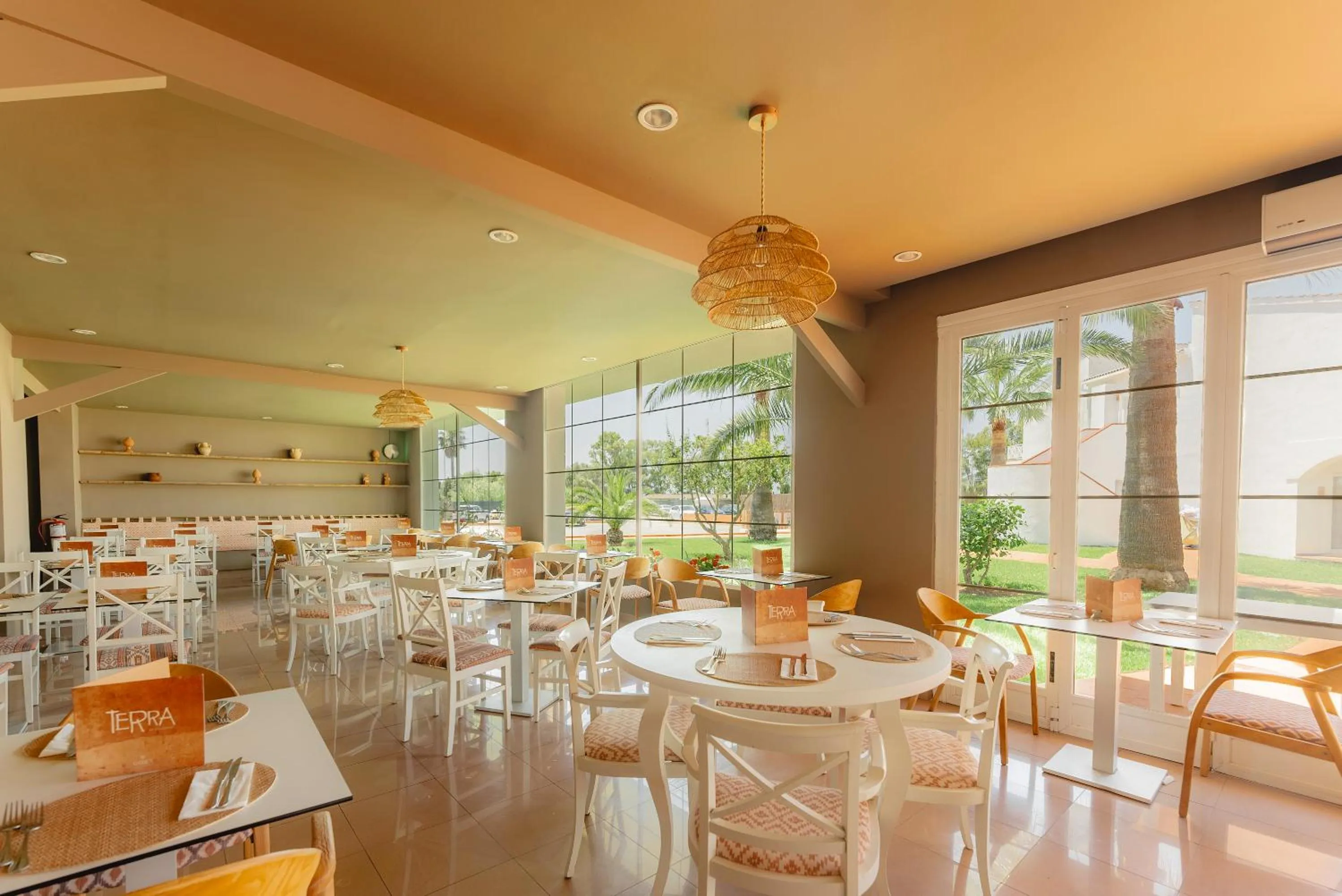 Restaurant/places to eat in Garden Saladina - Adults Only