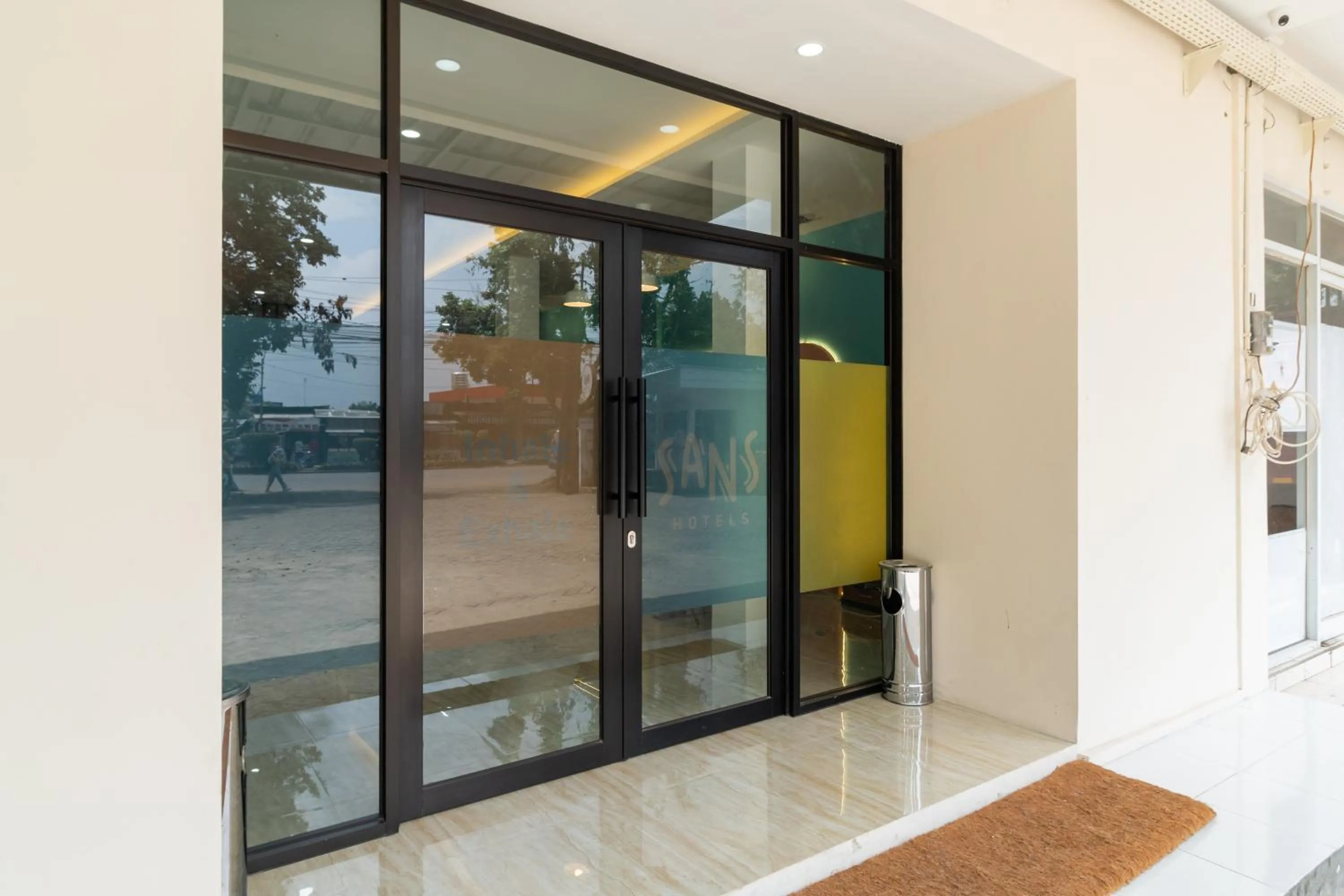 Property building in Sans Hotel Bubulak Bogor