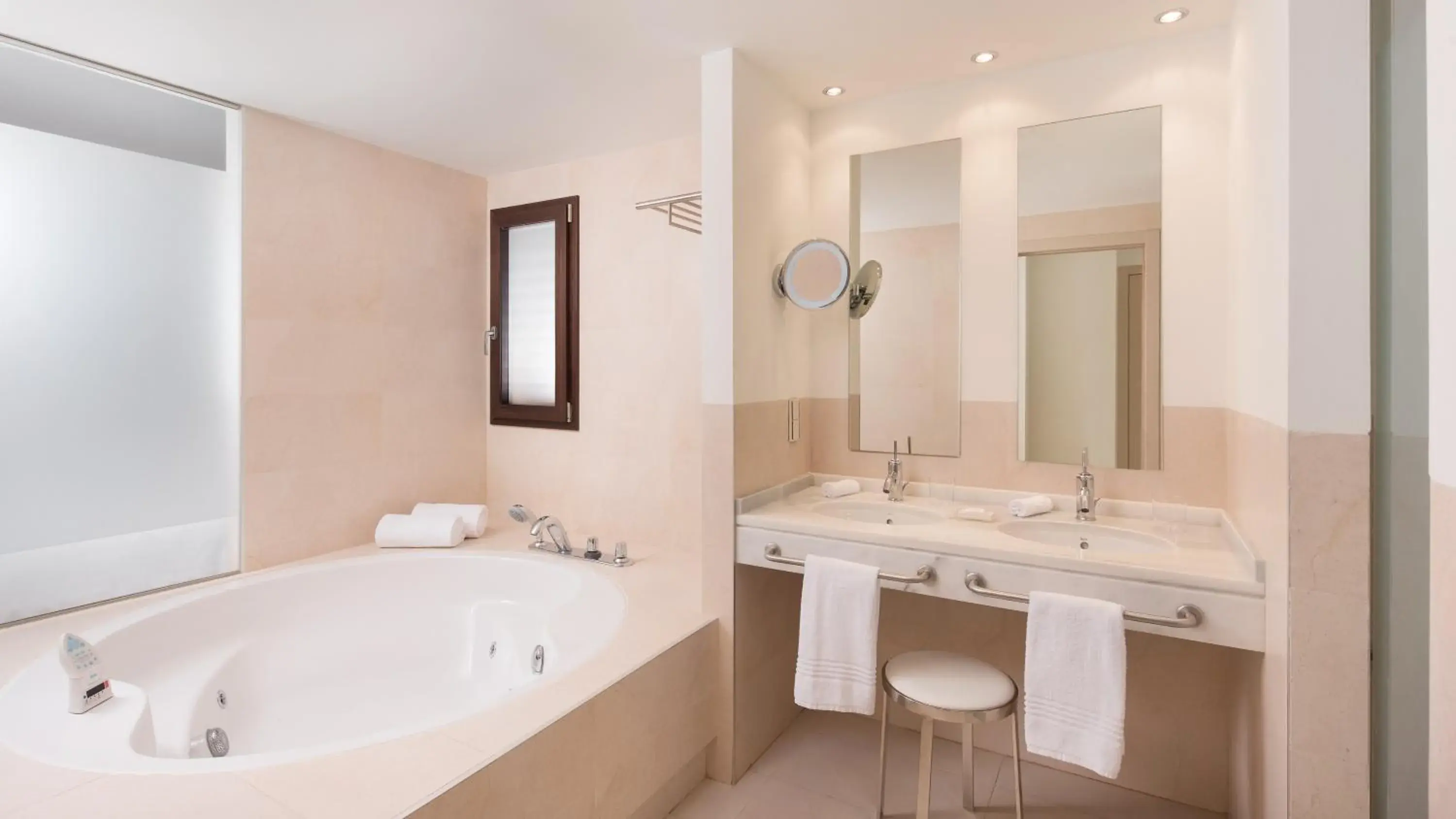 Suite with Private Pool in Ona Hacienda del Álamo Golf Resort Suite with Private Pool in Ona Hacienda del Álamo Golf Resort