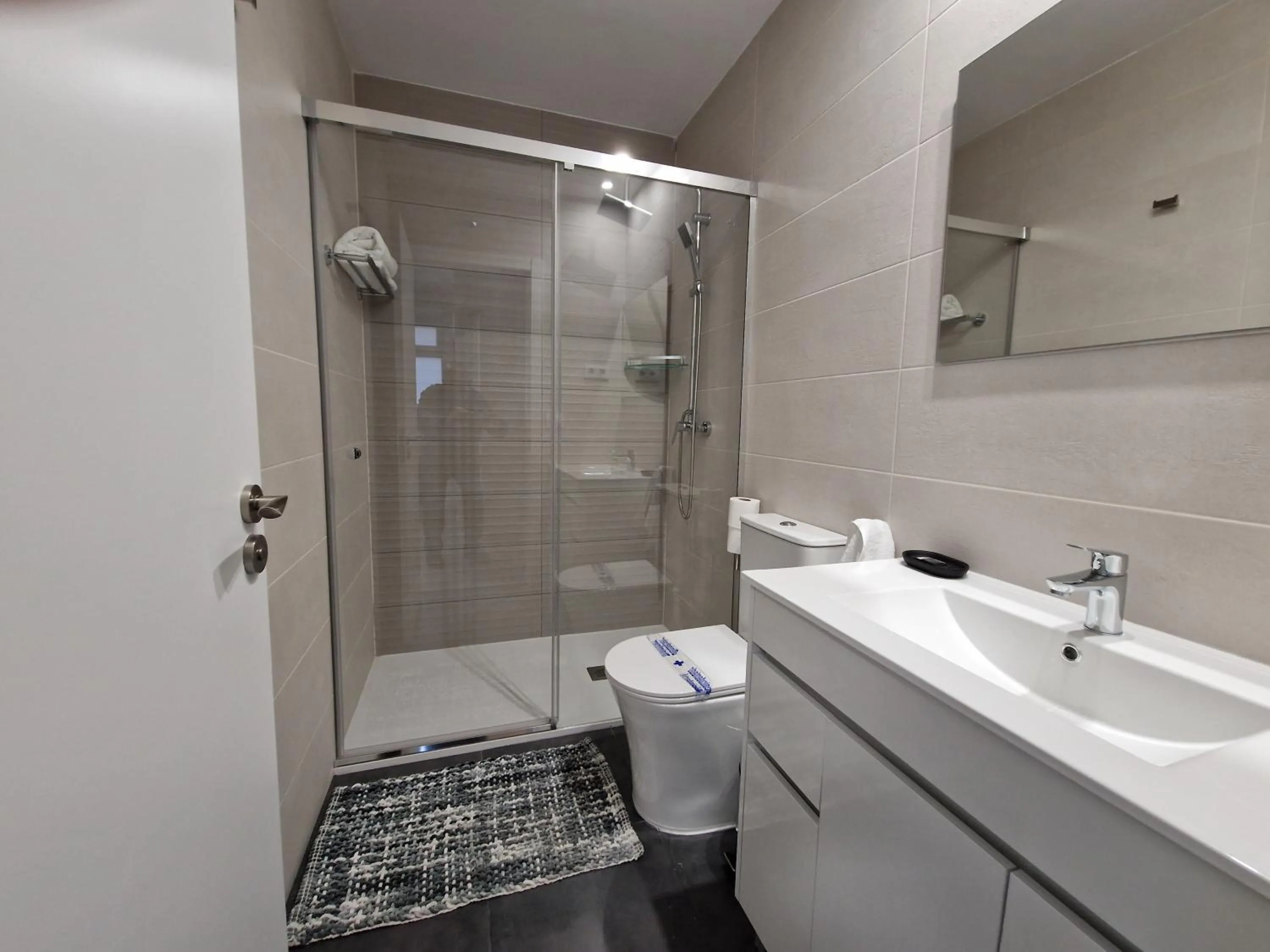 Shower in Malasaña Dreams S,L