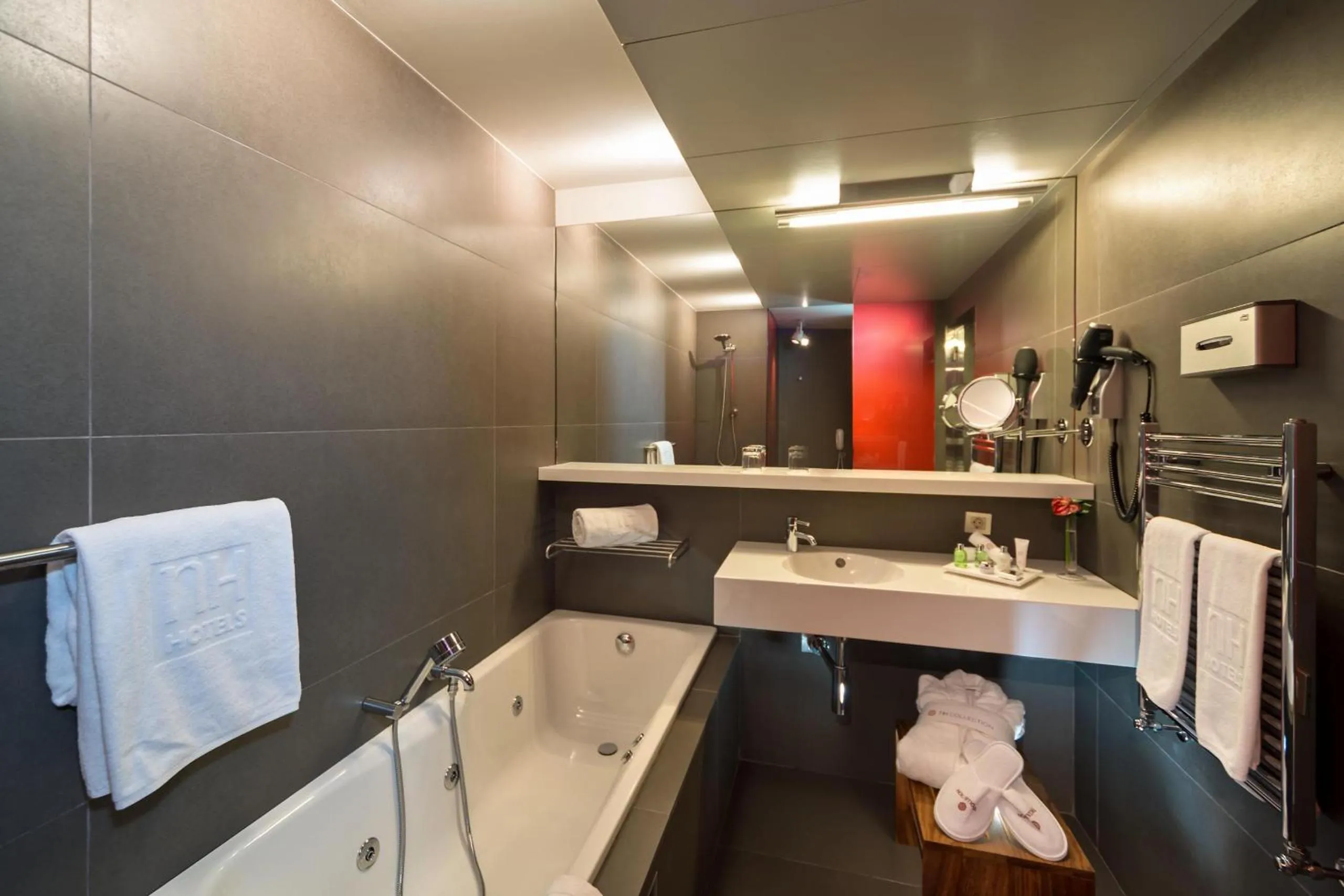 Bathroom in NH Collection Barcelona Constanza