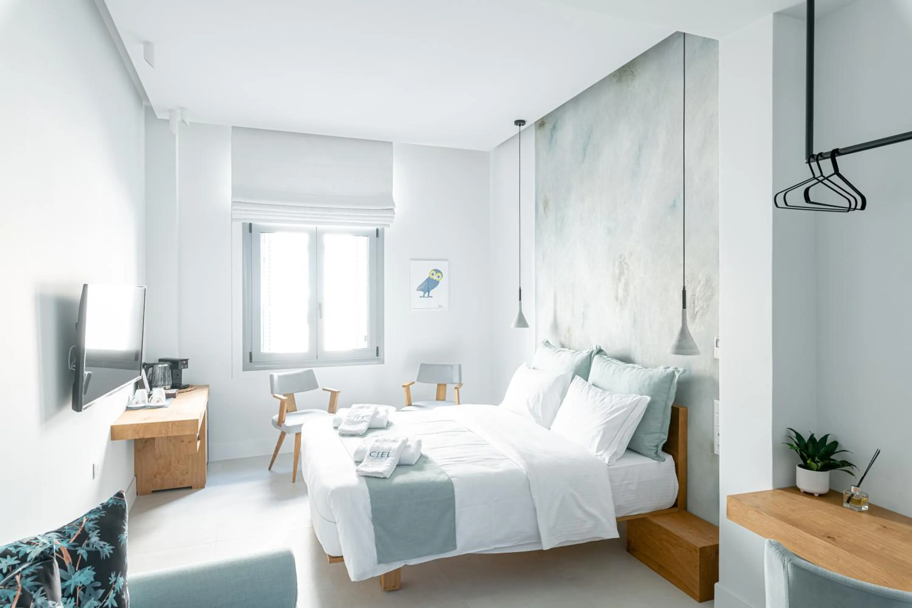 Photo of the whole room, Bed in Ciel Suites Athens