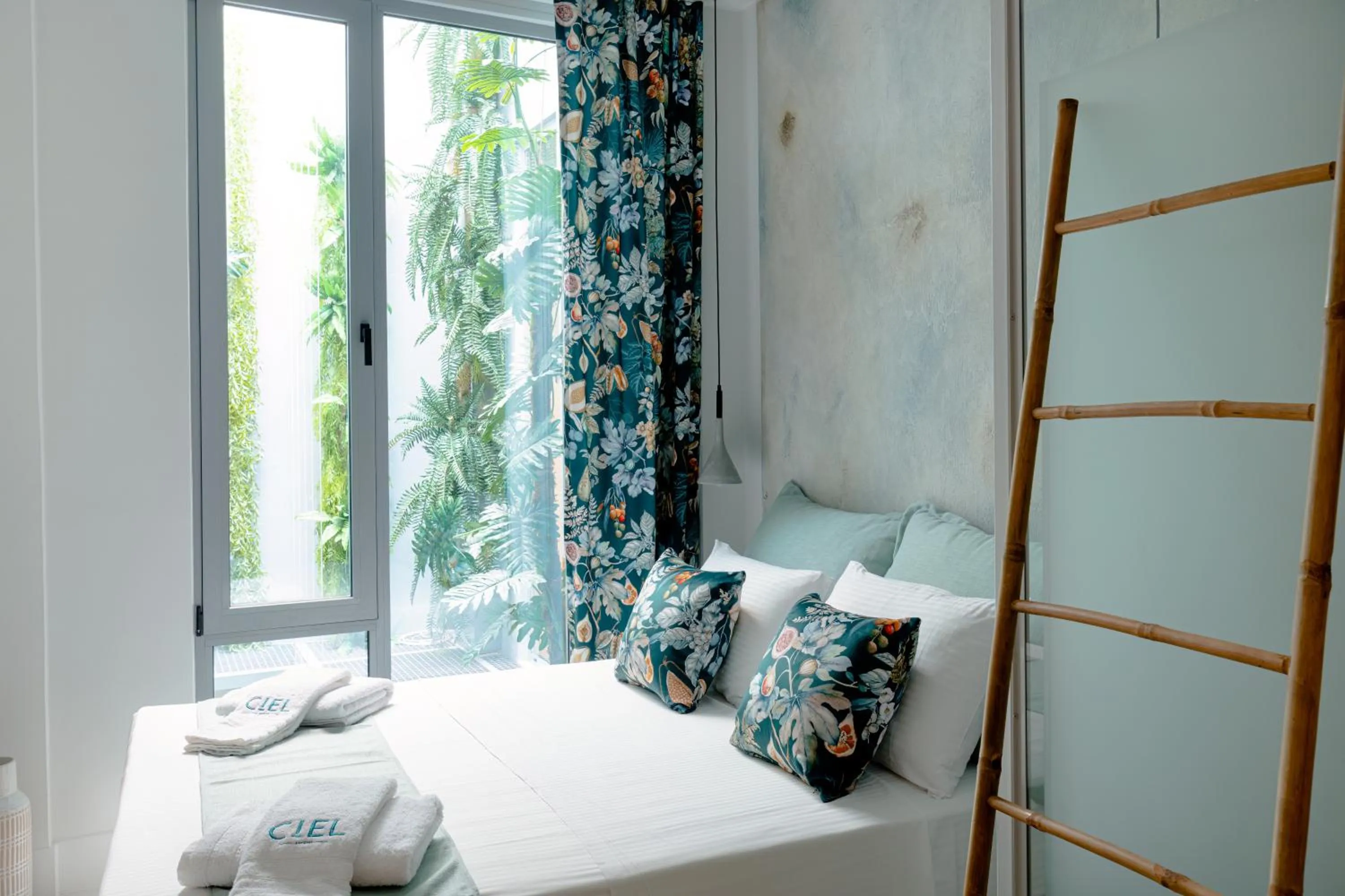 Deluxe Suite in Ciel Suites Athens