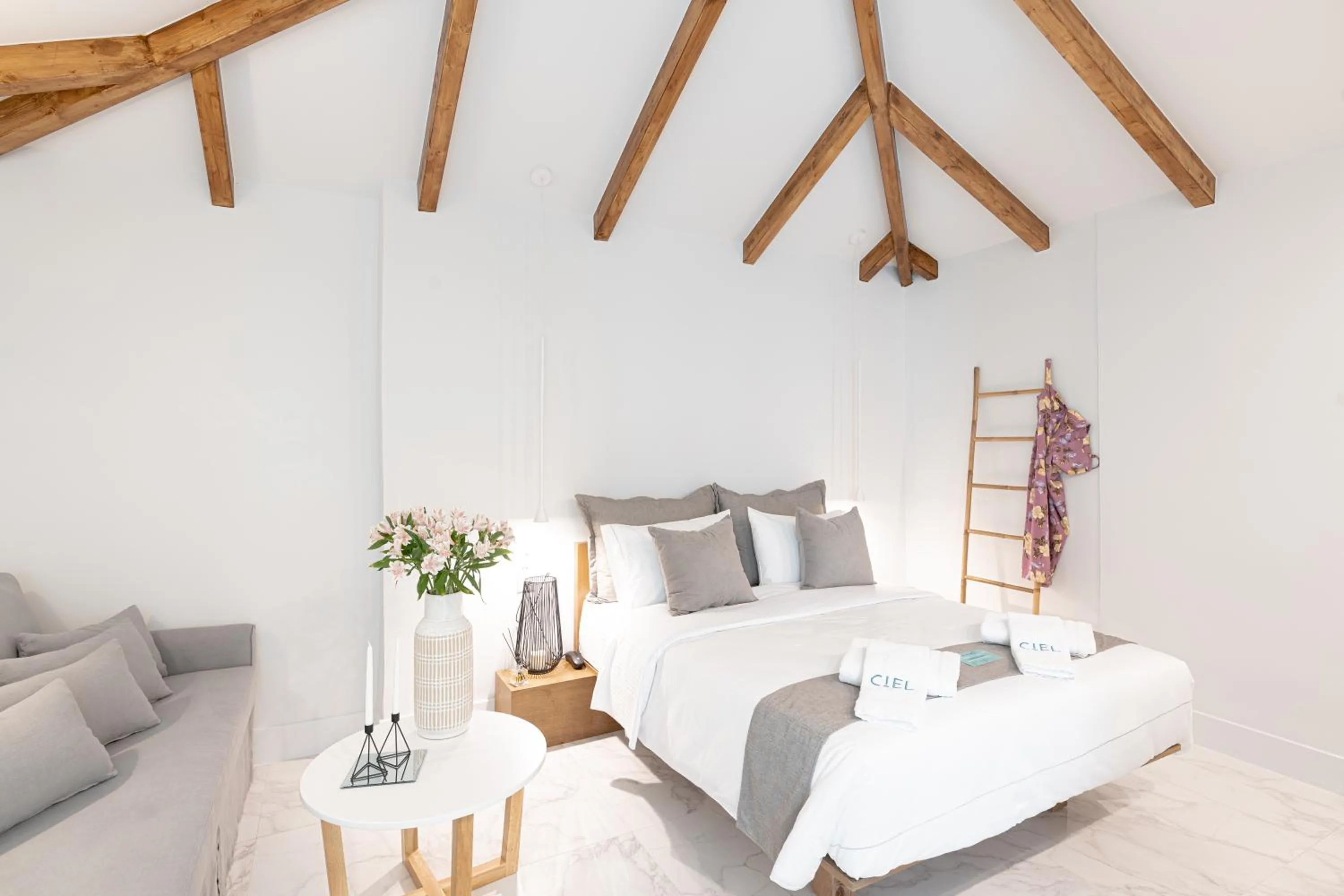 Photo of the whole room, Bed in Ciel Suites Athens