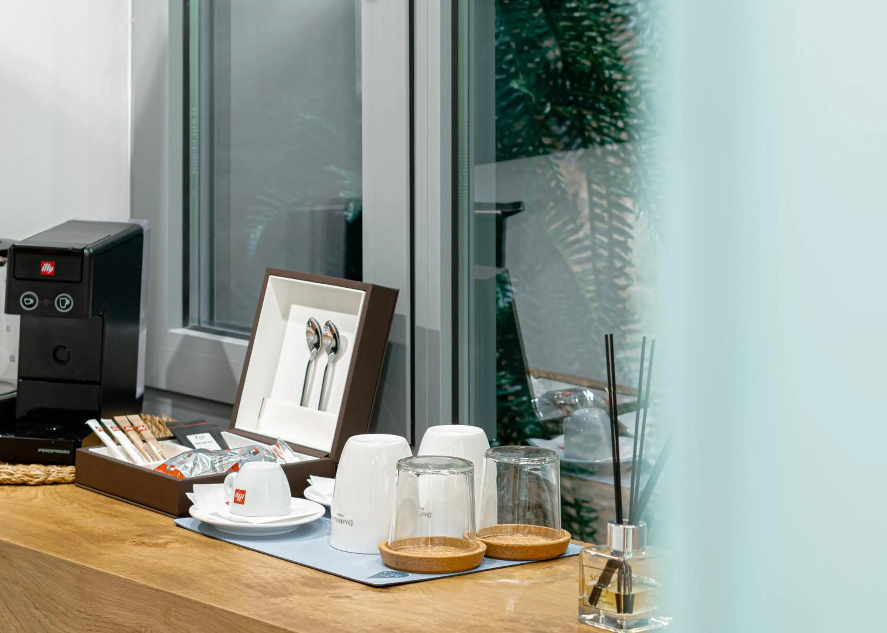 Coffee/tea facilities in Ciel Suites Athens