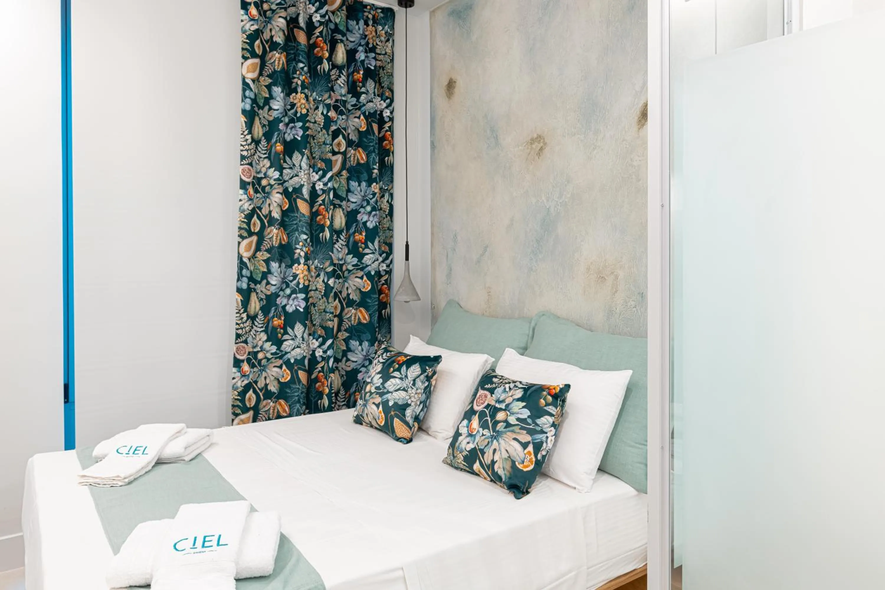 Photo of the whole room, Bed in Ciel Suites Athens