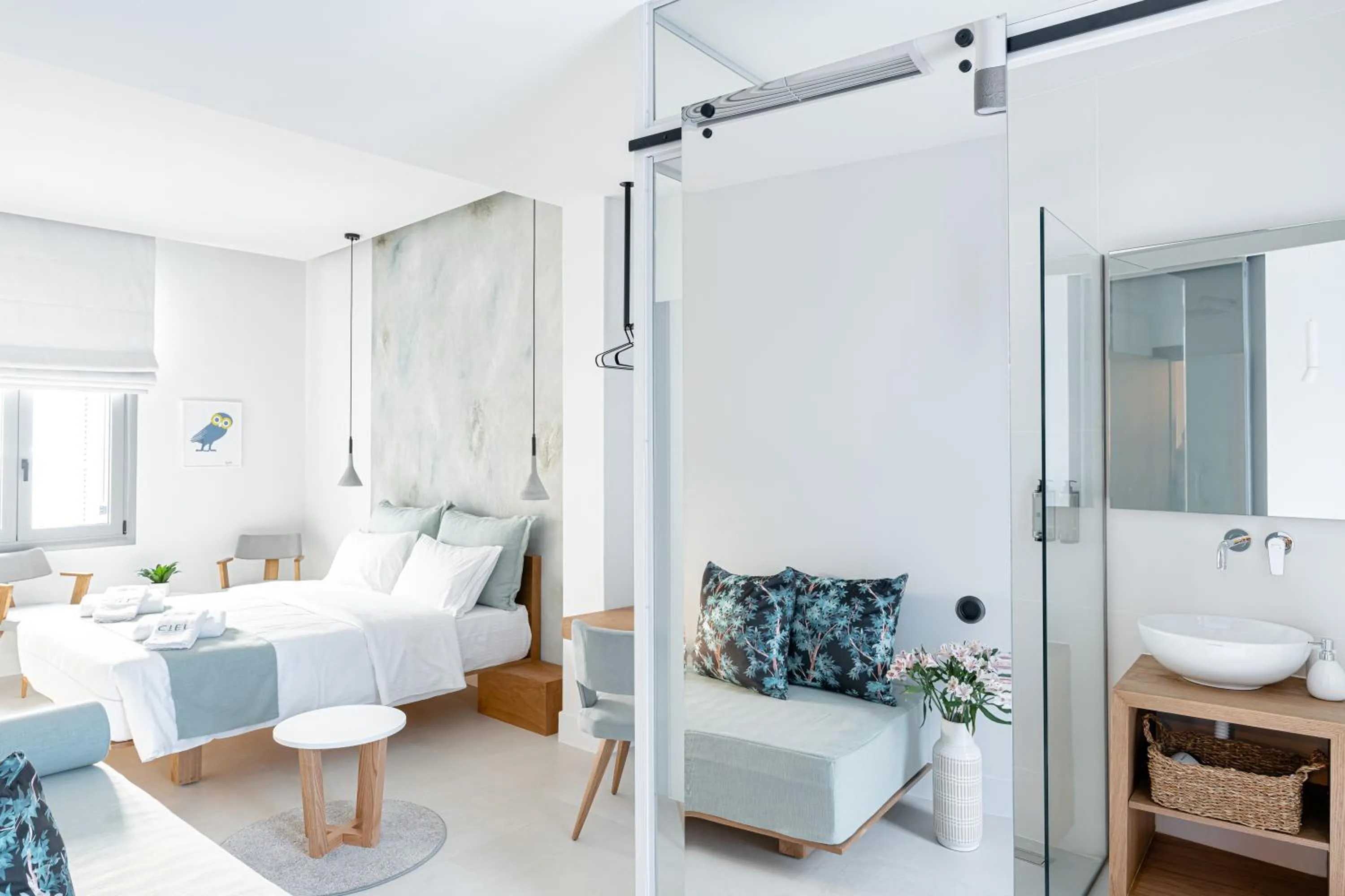 Shower, Bed in Ciel Suites Athens