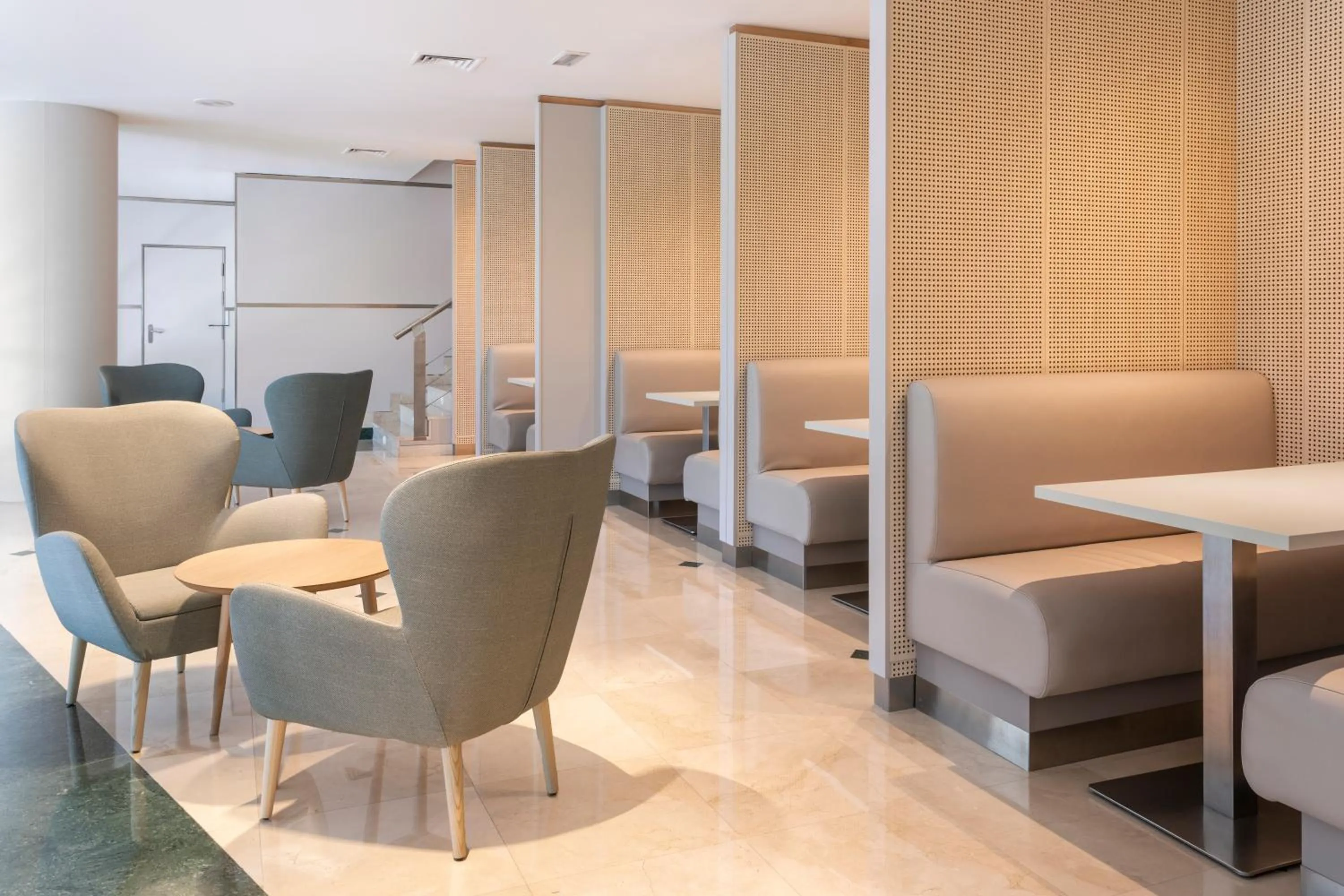 Seating area in B&B HOTEL Madrid Aeropuerto T4